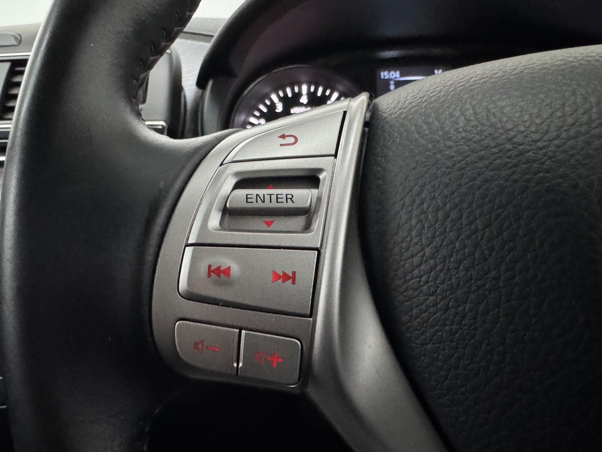 2015 Nissan Pulsar - Thumbnail 21