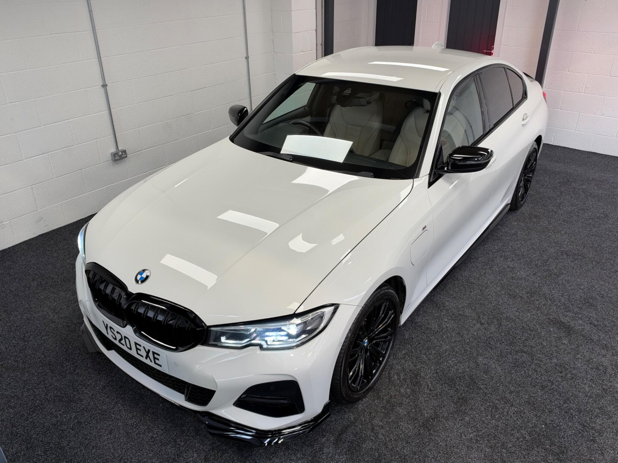 2020 BMW 3 Series - Image 4