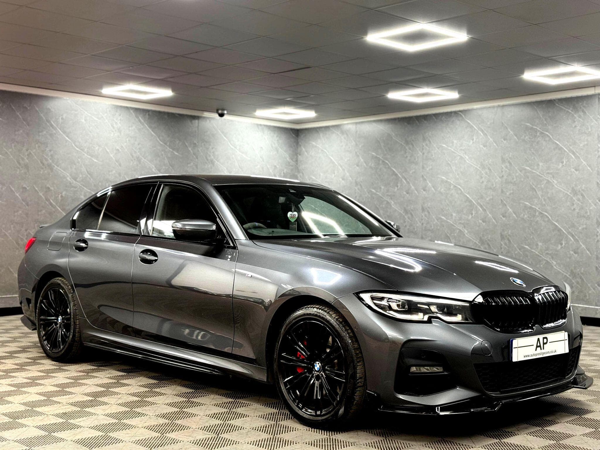 2019 BMW 3 Series - Thumbnail 3