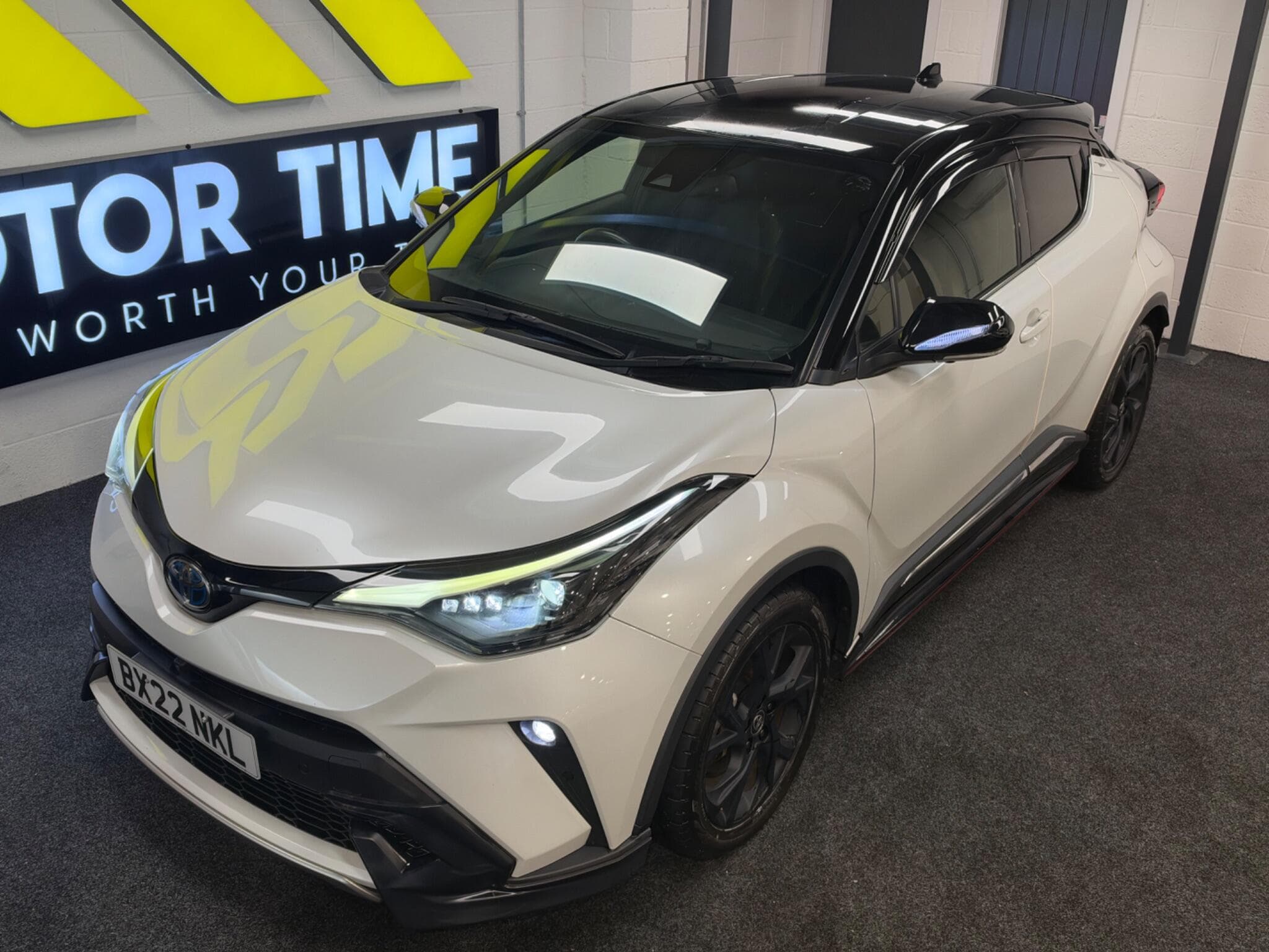 2022 Toyota C-HR - Thumbnail 5