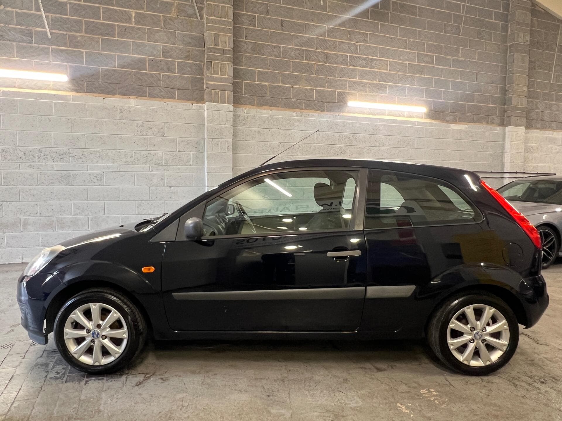 2005 Ford Fiesta - Thumbnail 14