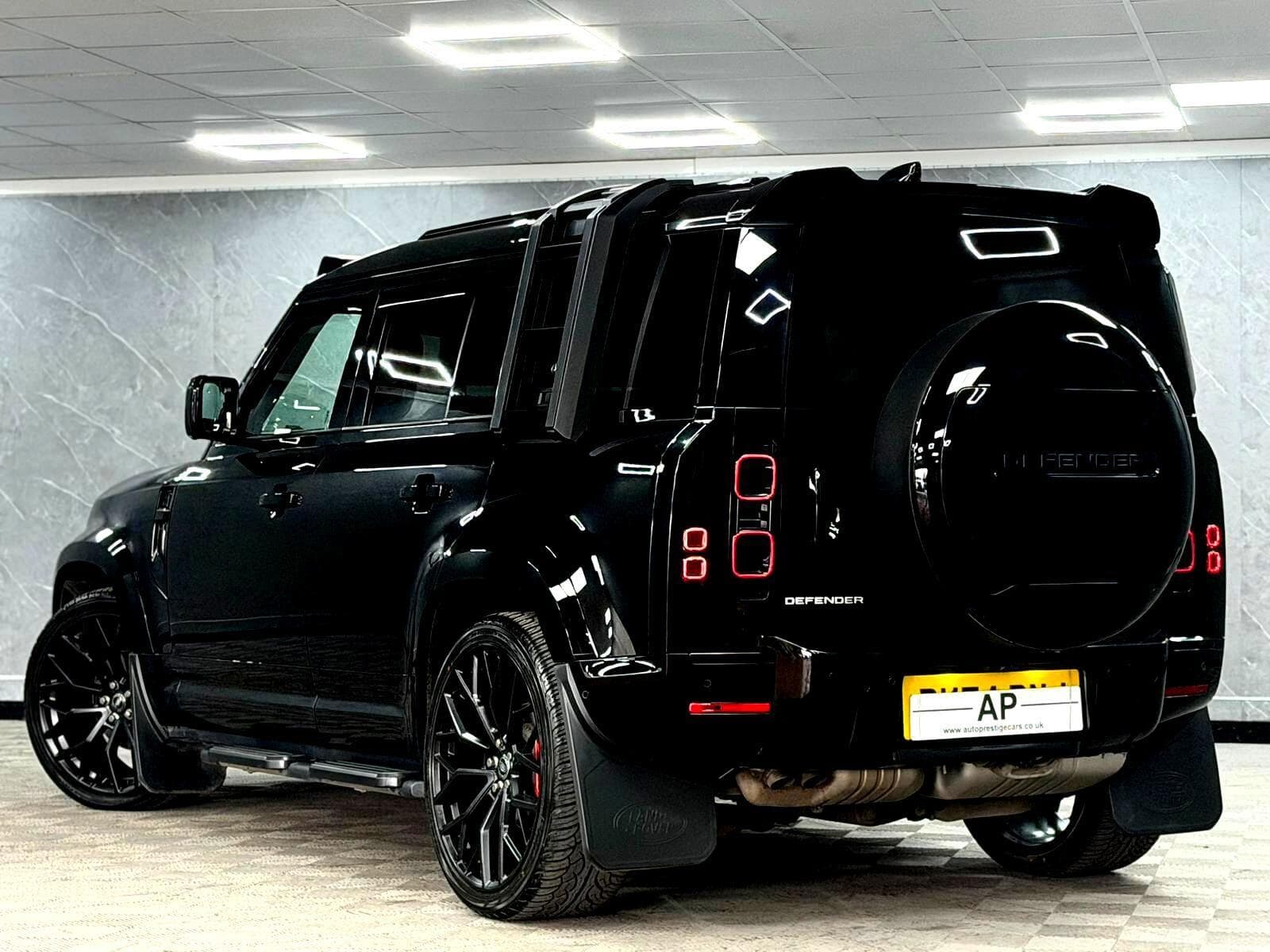 2024 Land Rover Defender 110 - Thumbnail 18