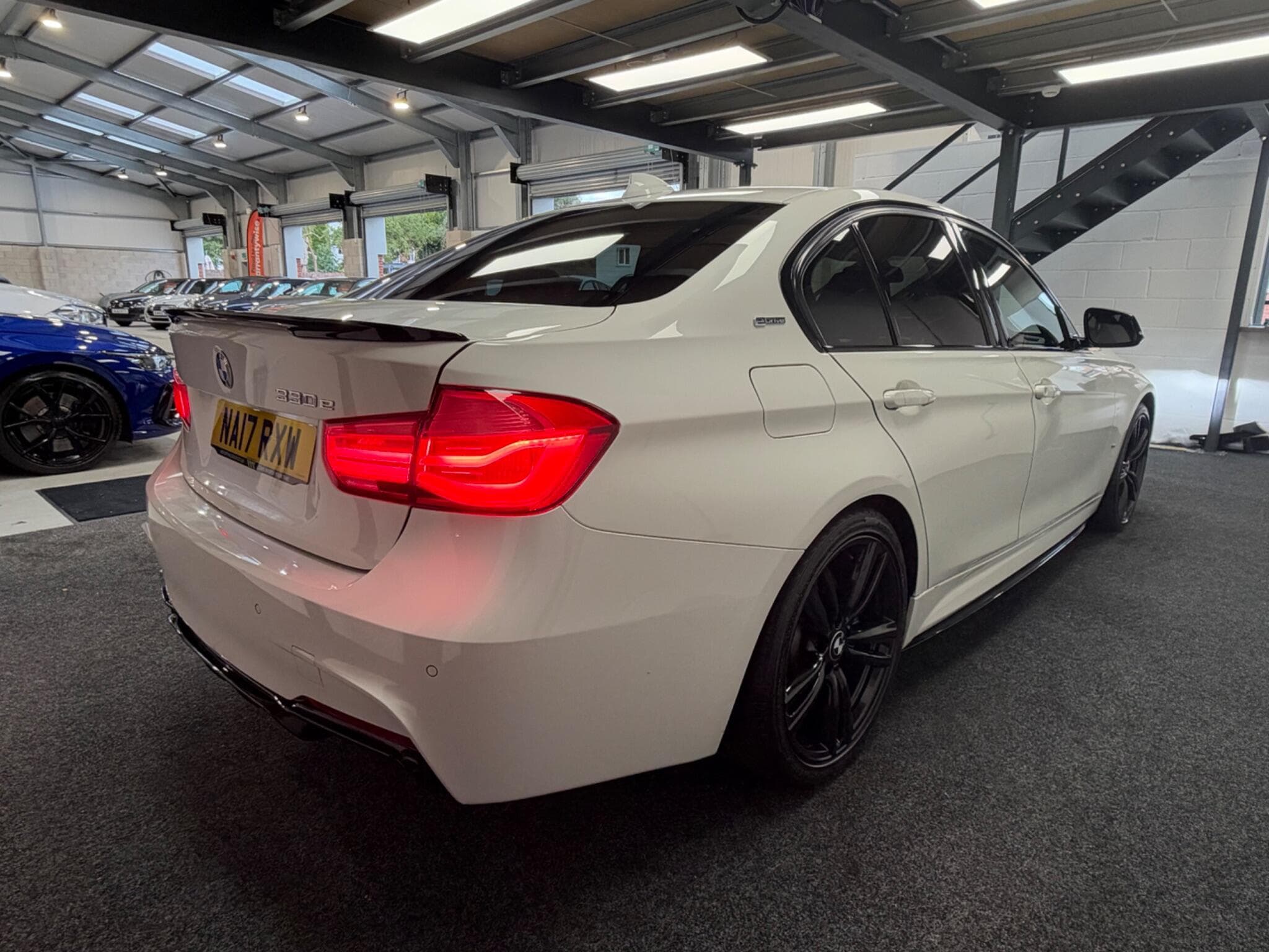 2017 BMW 3 Series - Thumbnail 12