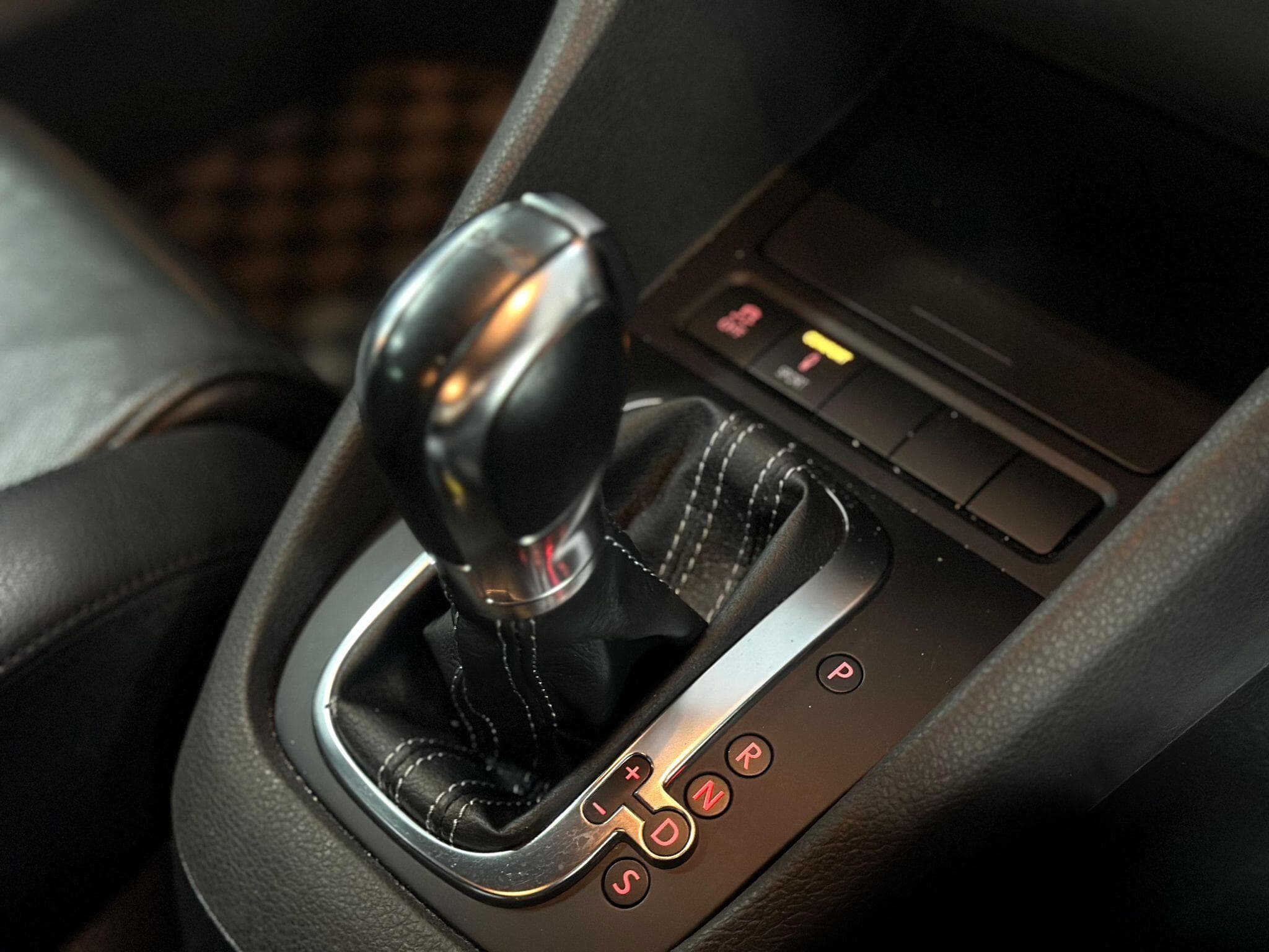 2011 Volkswagen Golf - Thumbnail 39