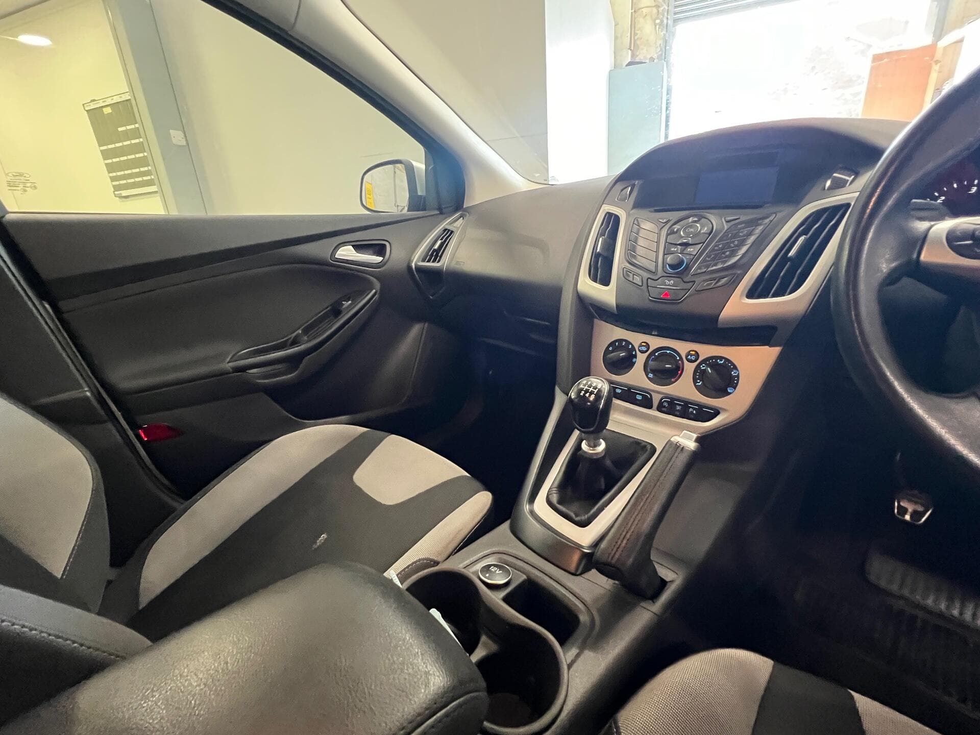 2014 Ford Focus - Thumbnail 36