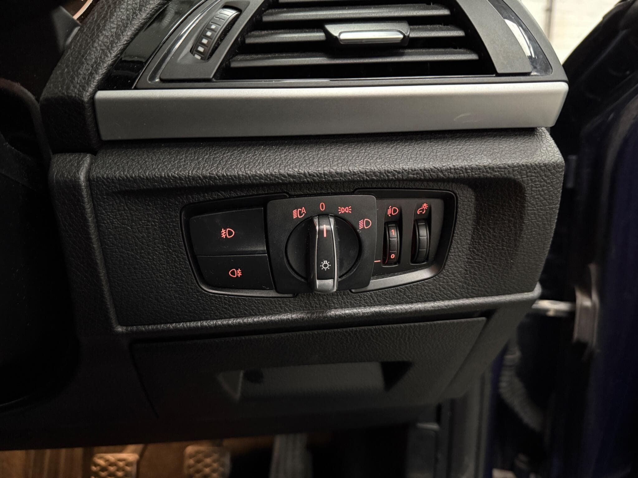 2016 BMW 1 Series - Thumbnail 14