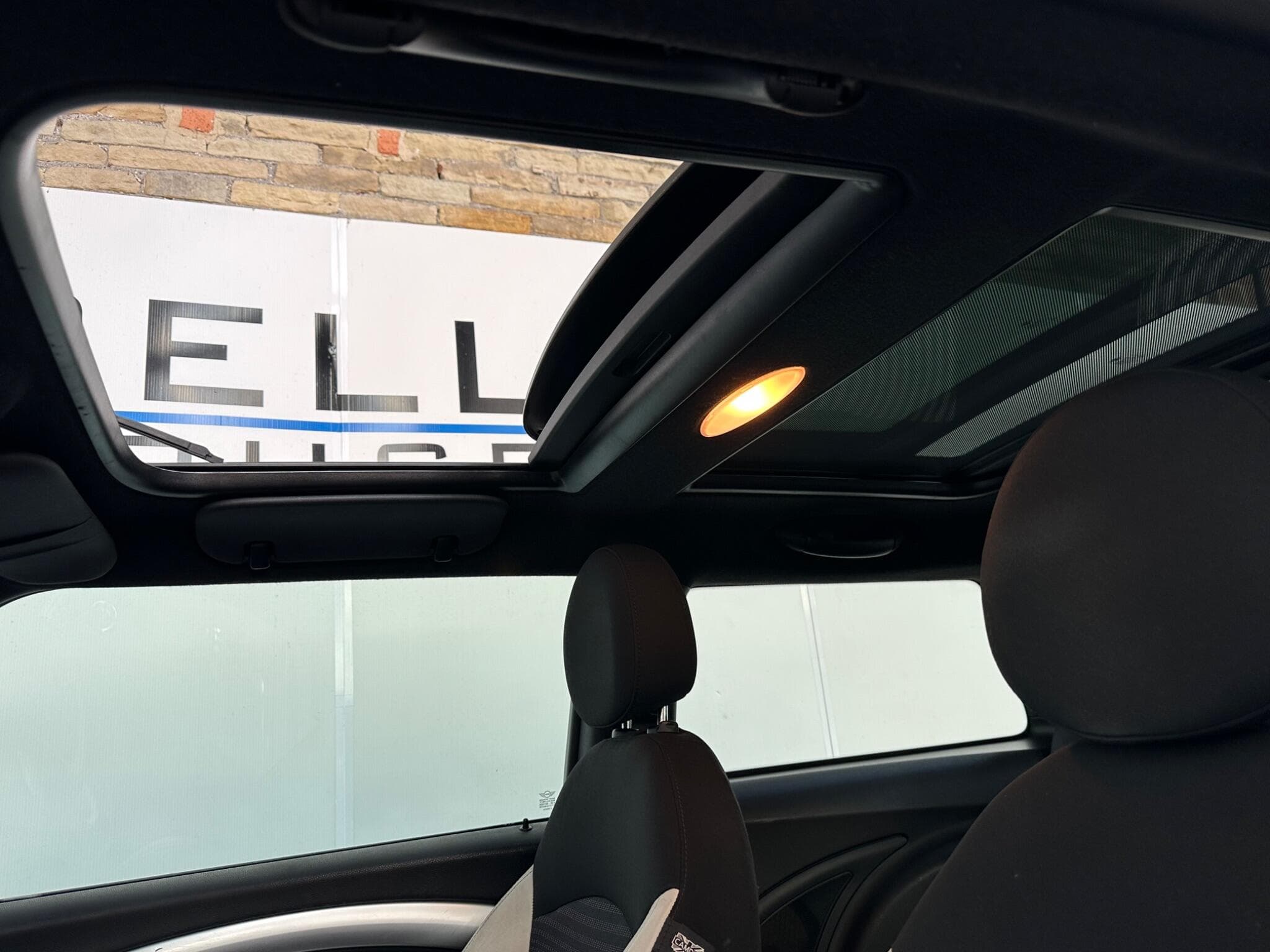 2010 MINI Hatch - Thumbnail 22