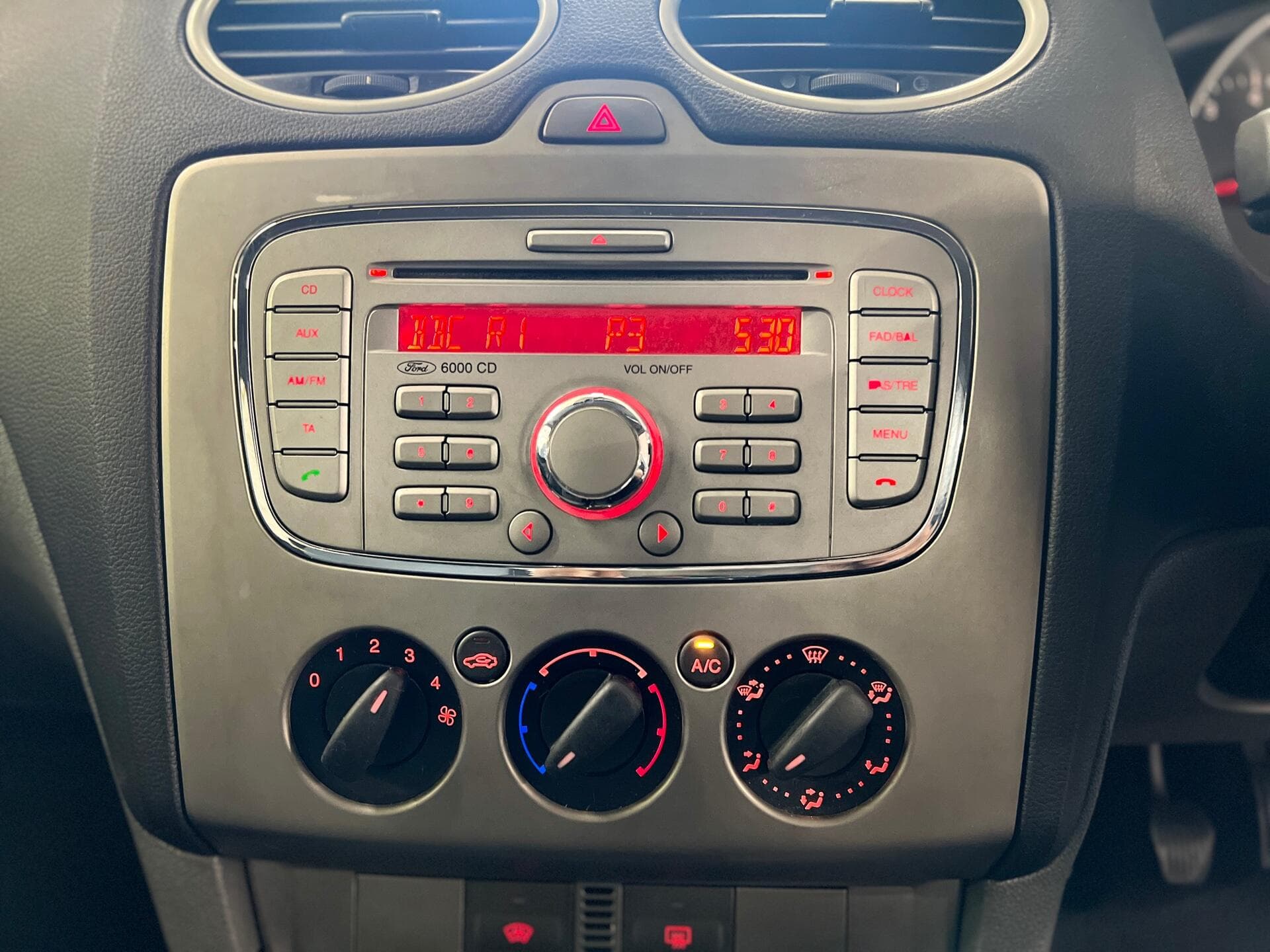 2009 Ford Focus - Thumbnail 25