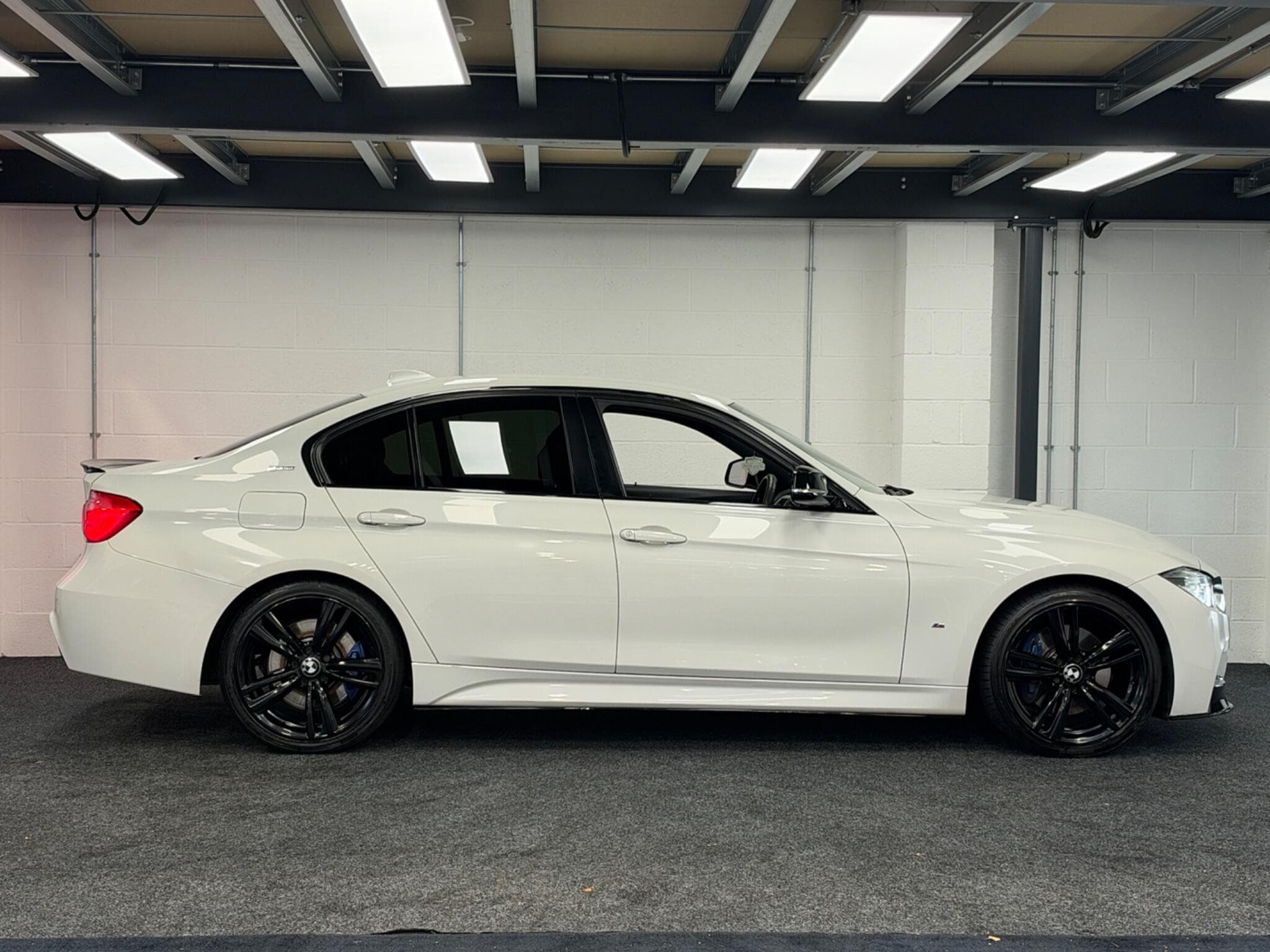 2017 BMW 3 Series - Thumbnail 10