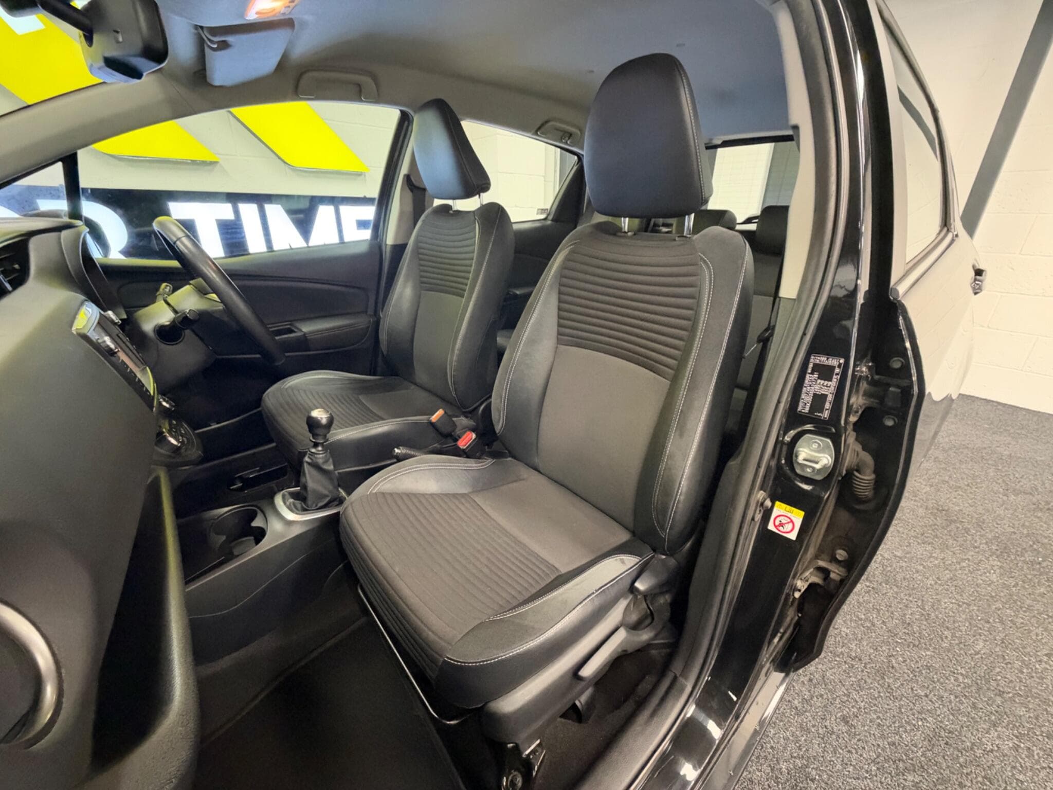 2014 Toyota Yaris - Thumbnail 39