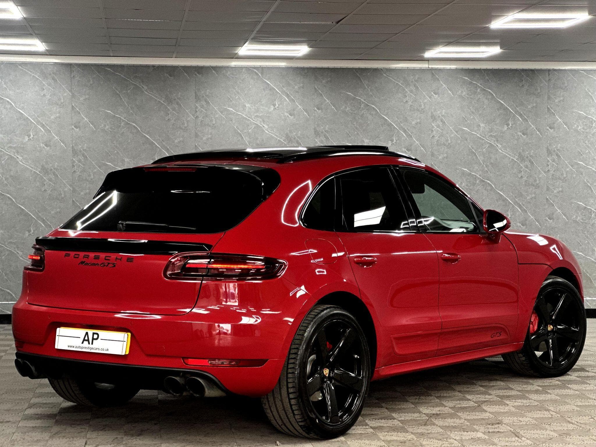 2016 Porsche Macan - Thumbnail 15
