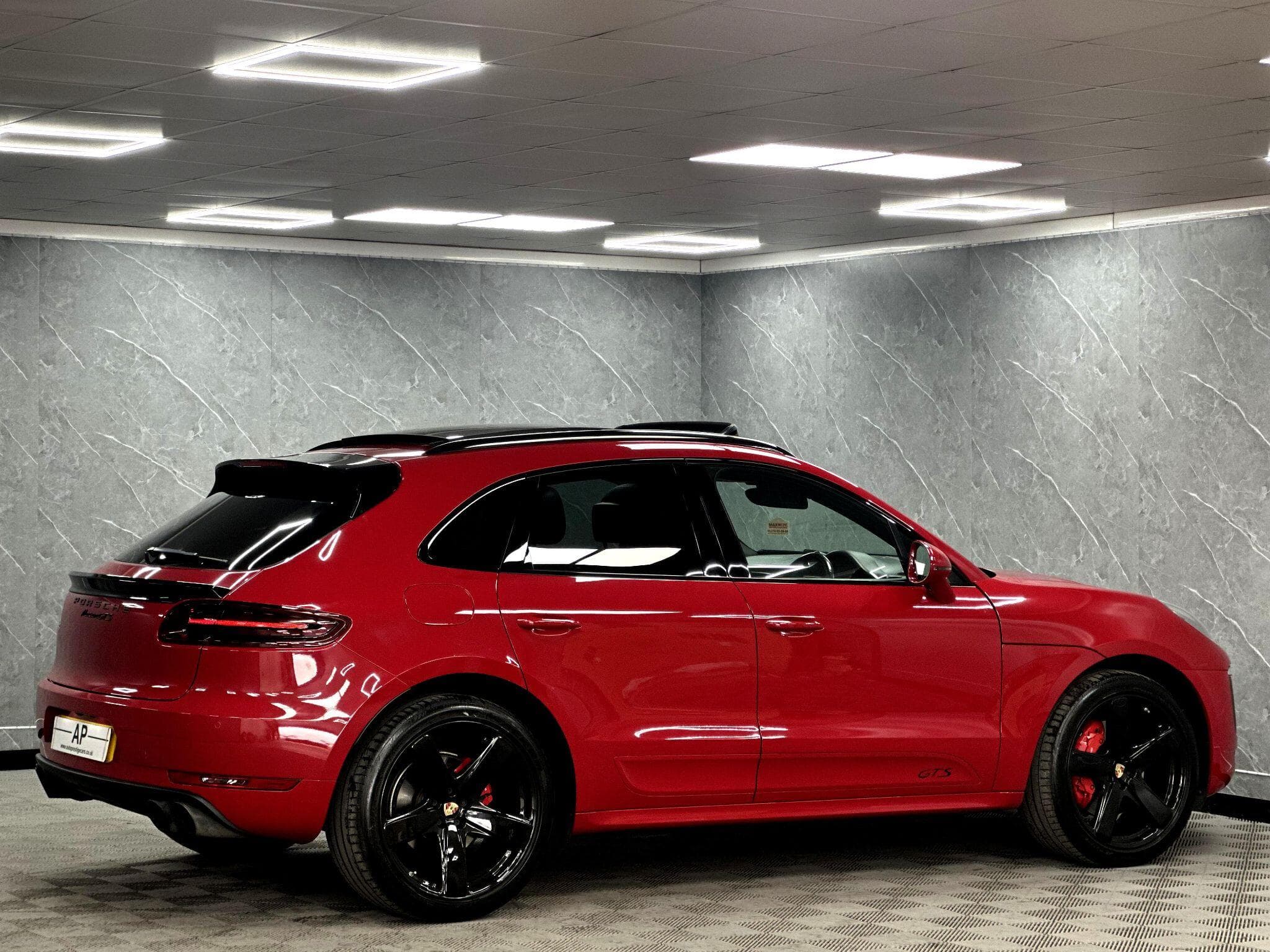 2016 Porsche Macan - Thumbnail 13