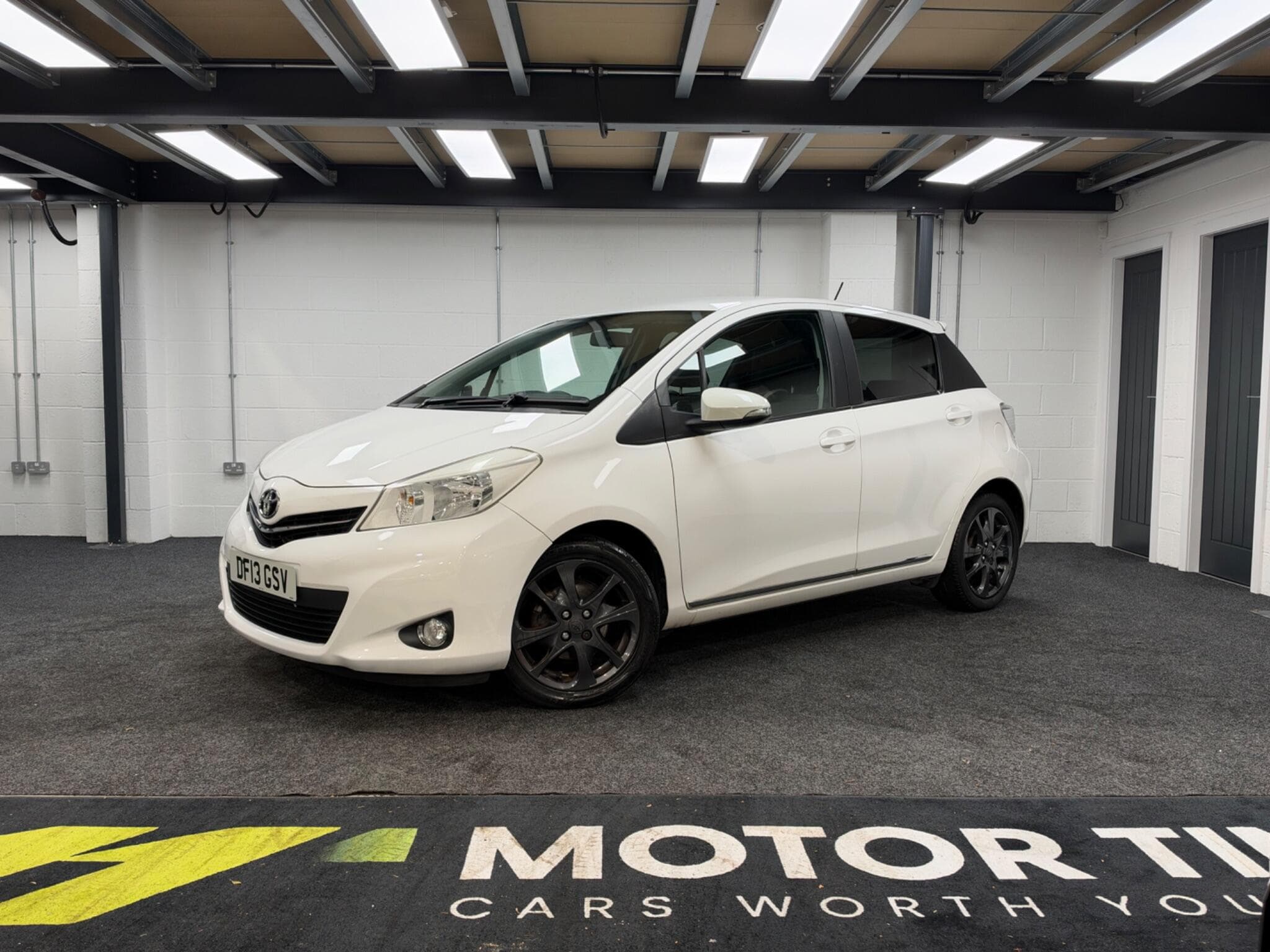 2013 Toyota Yaris - Main