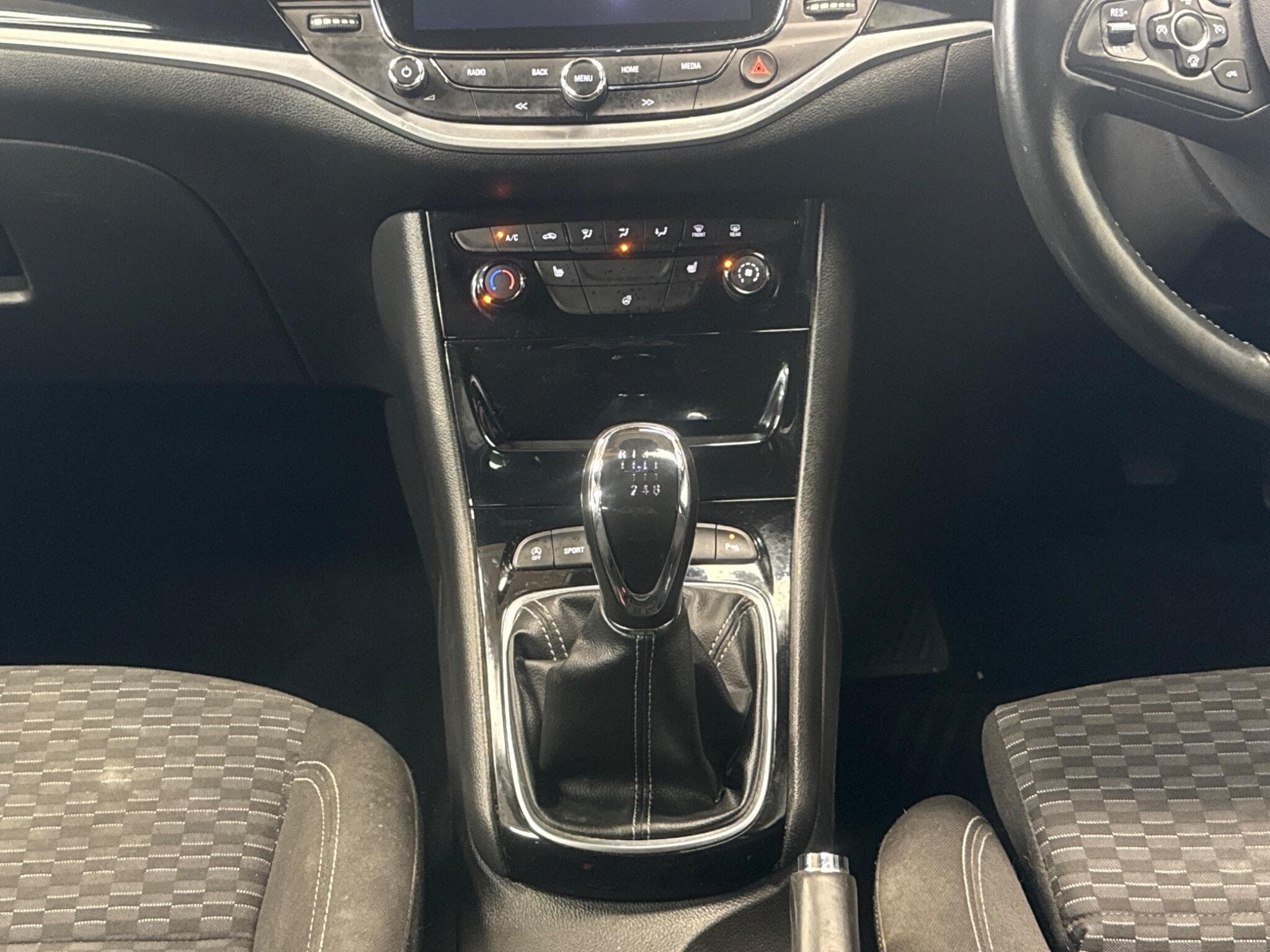 2016 Vauxhall Astra - Thumbnail 9