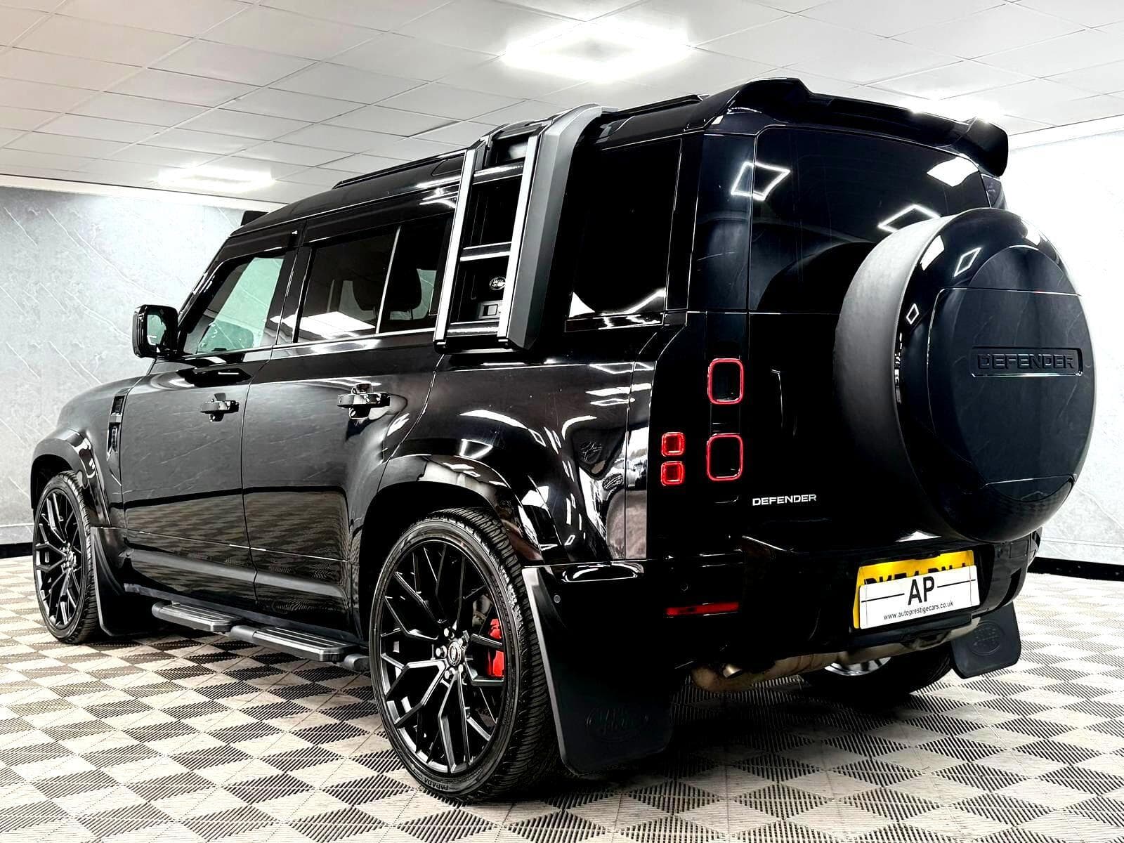 2024 Land Rover Defender 110 - Thumbnail 14