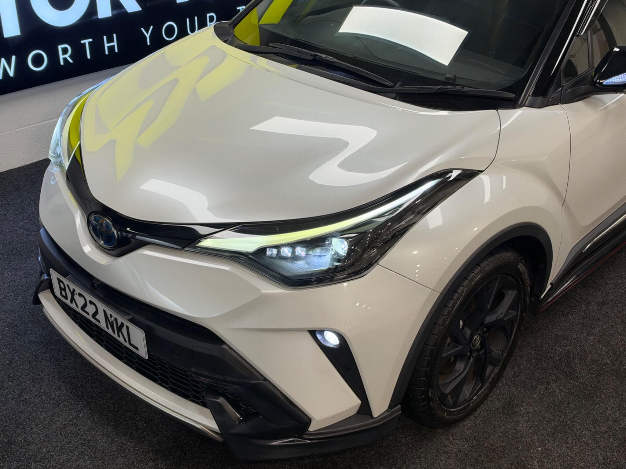 2022 Toyota C-HR - Thumbnail 33