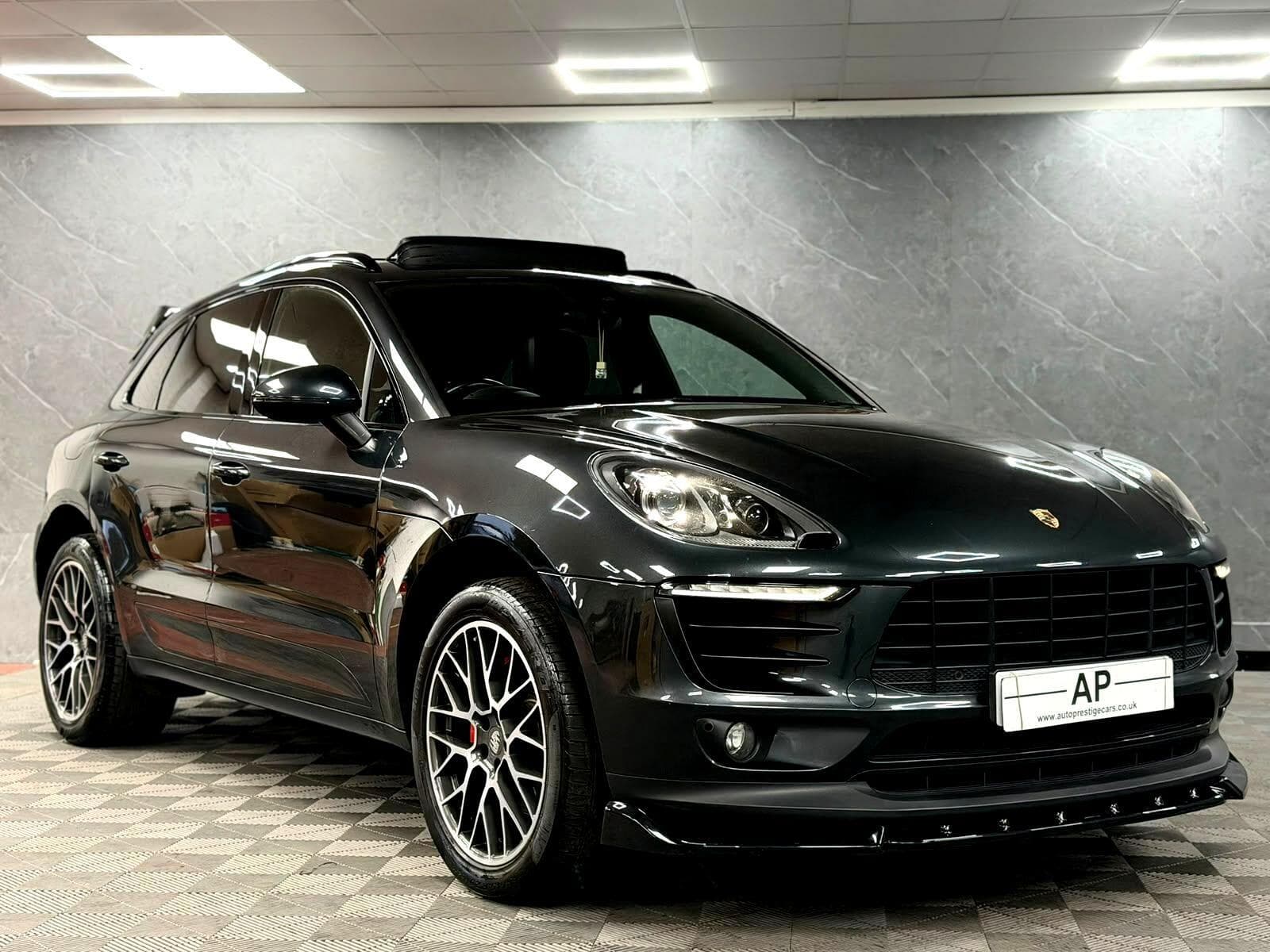 2017 Porsche Macan - Thumbnail 5