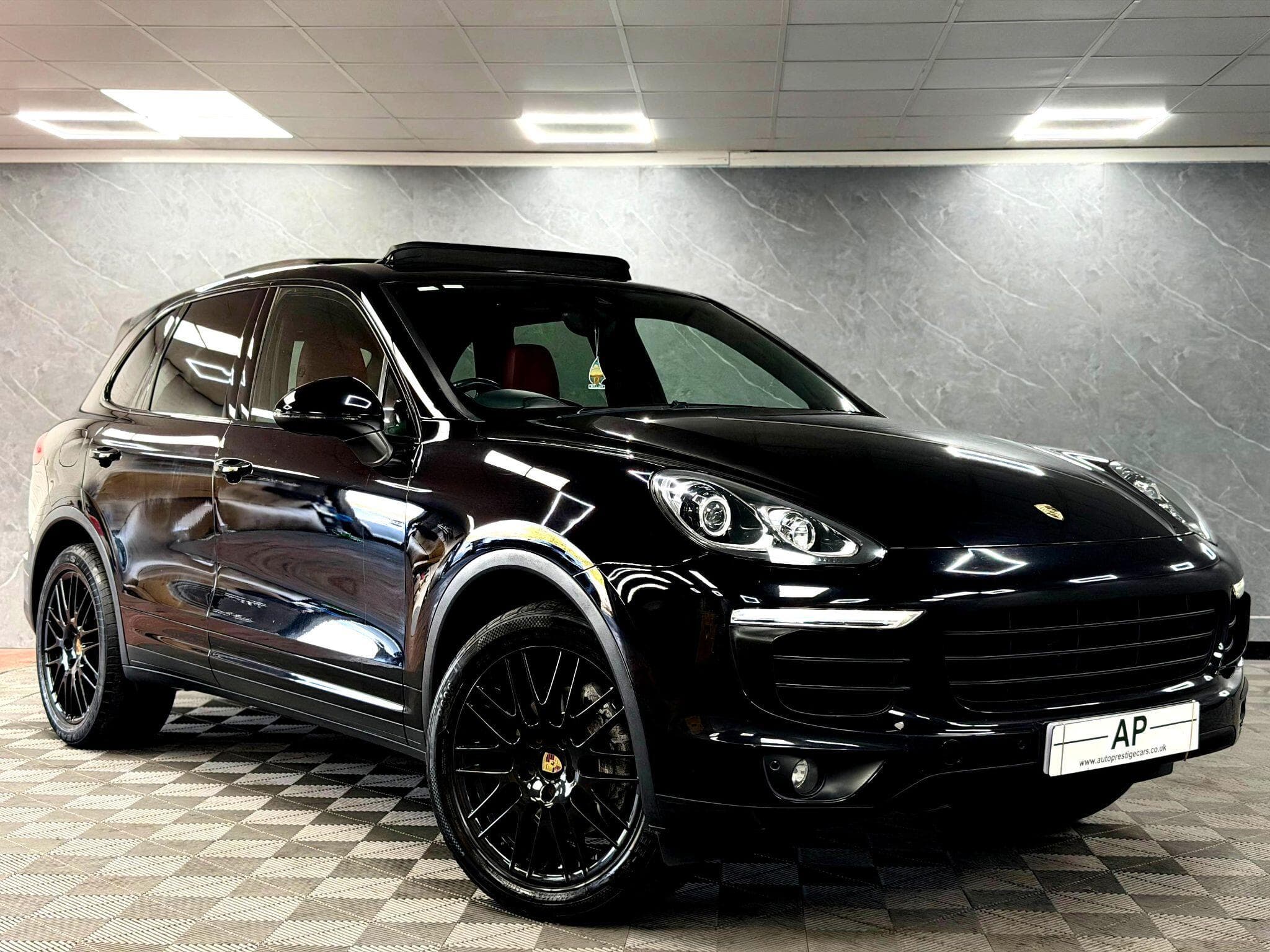 2014 Porsche Cayenne - Image 1