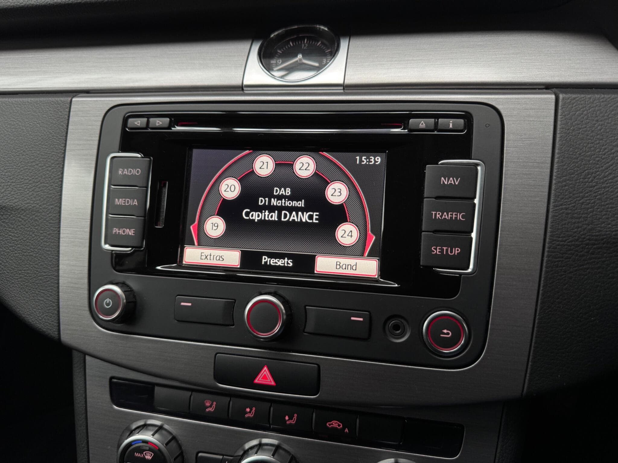 2013 Volkswagen Passat - Thumbnail 15