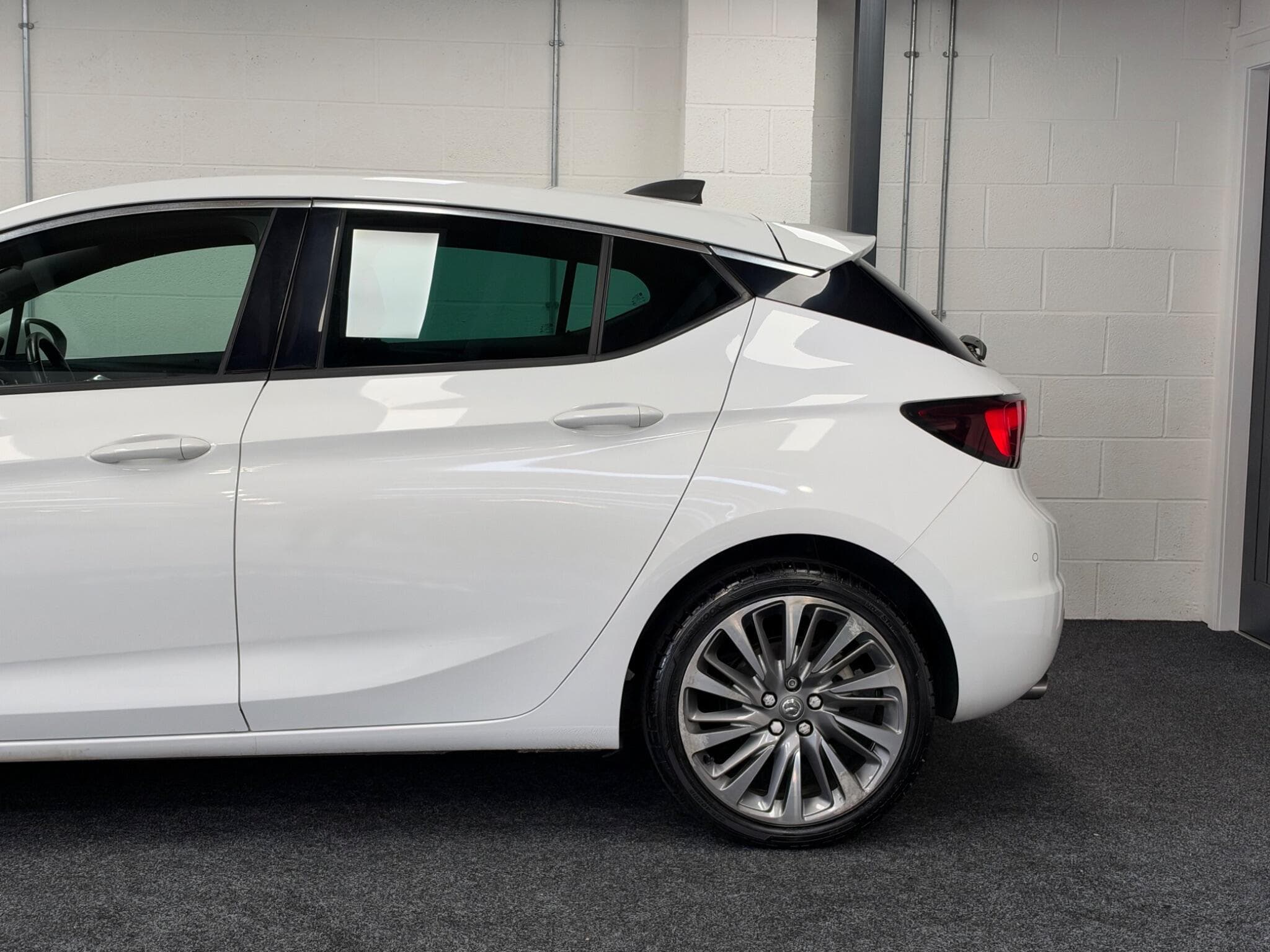 2016 Vauxhall Astra - Thumbnail 22