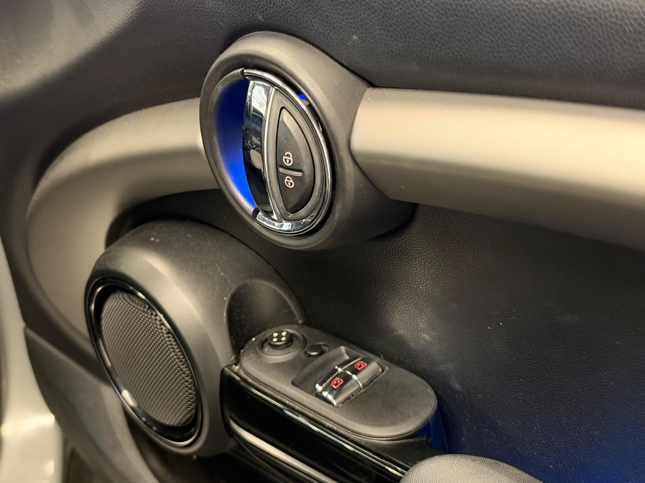 2017 MINI Hatch - Thumbnail 44