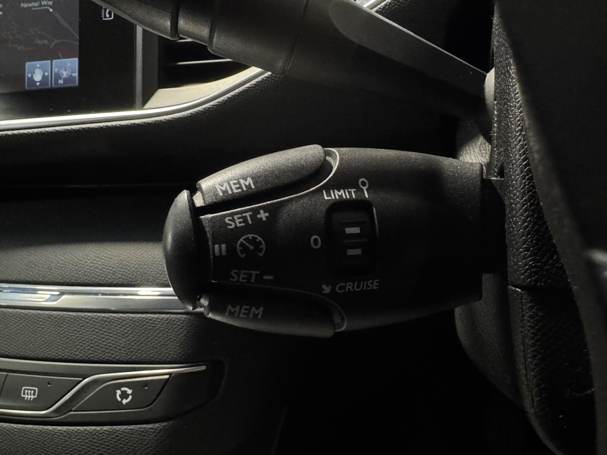 2016 Peugeot 308 SW - Thumbnail 22