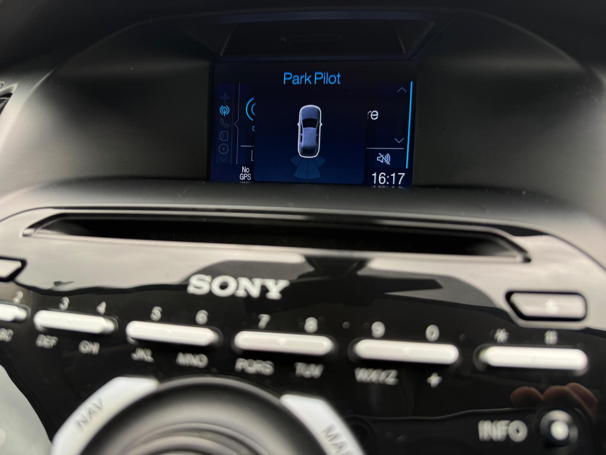 2014 Ford Focus - Thumbnail 16