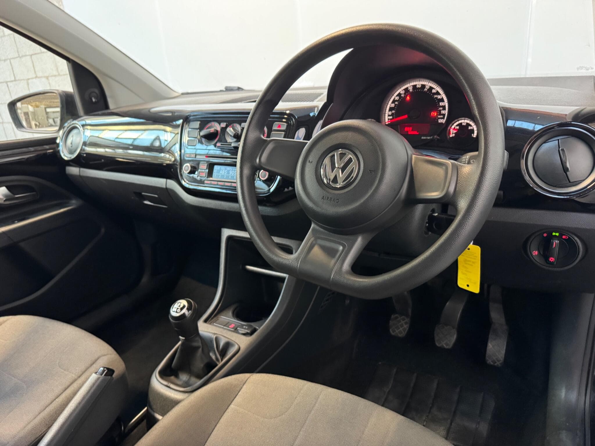 2015 Volkswagen up! - Image 4