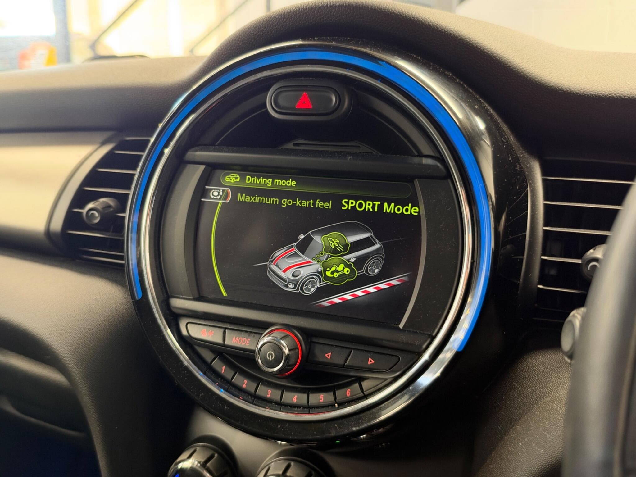 2017 MINI Hatch - Thumbnail 21