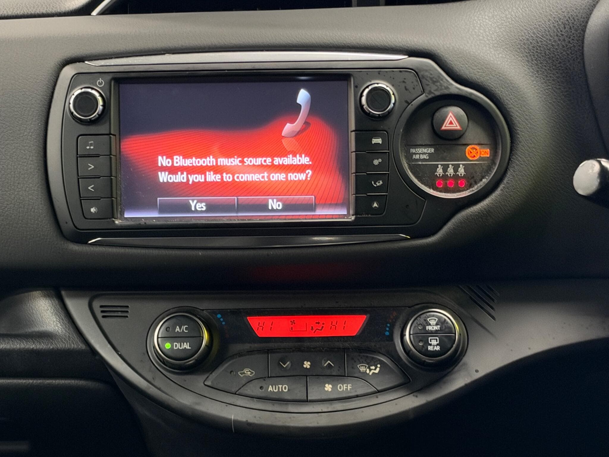2014 Toyota Yaris - Thumbnail 32