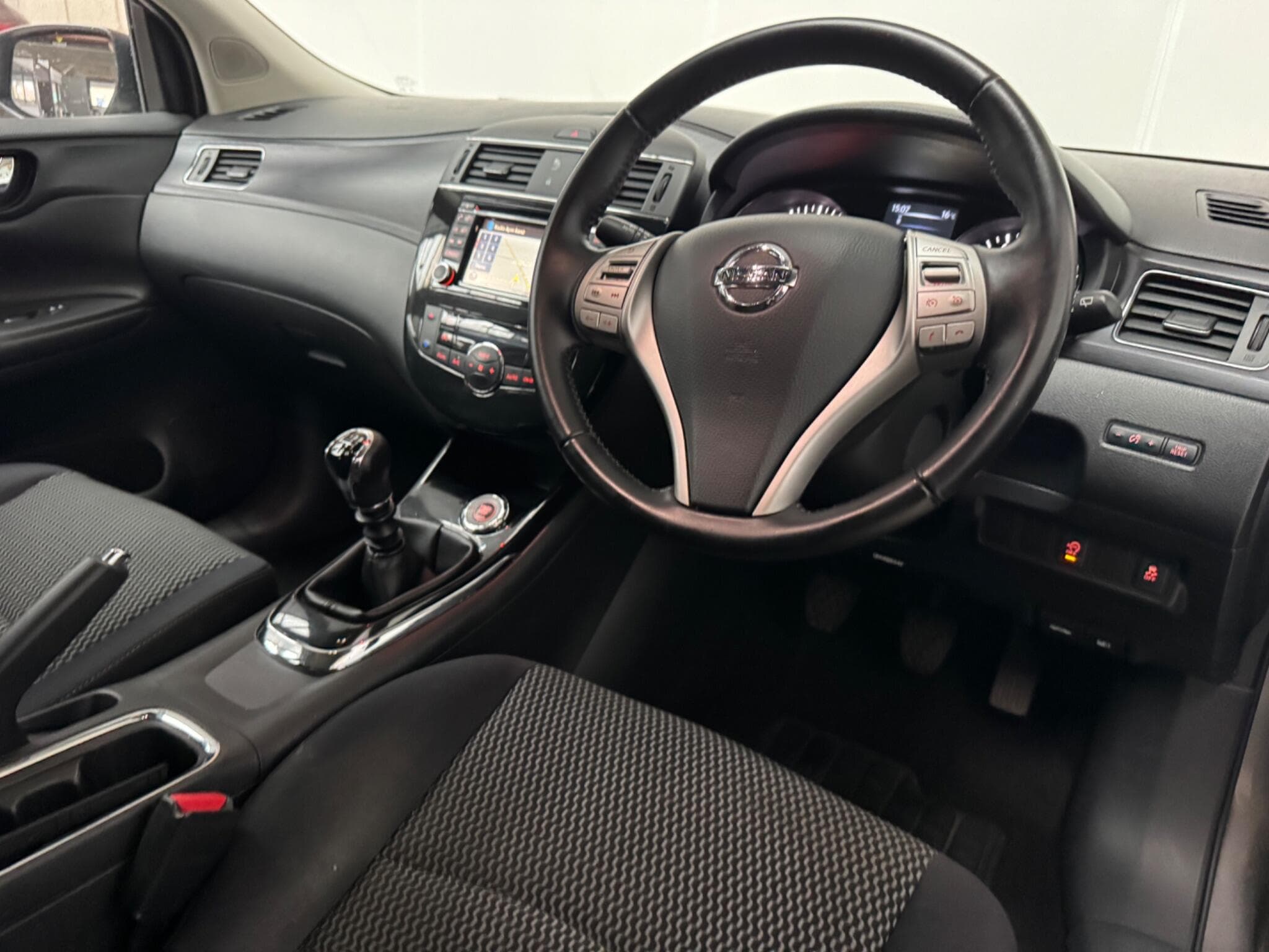 2015 Nissan Pulsar - Thumbnail 4