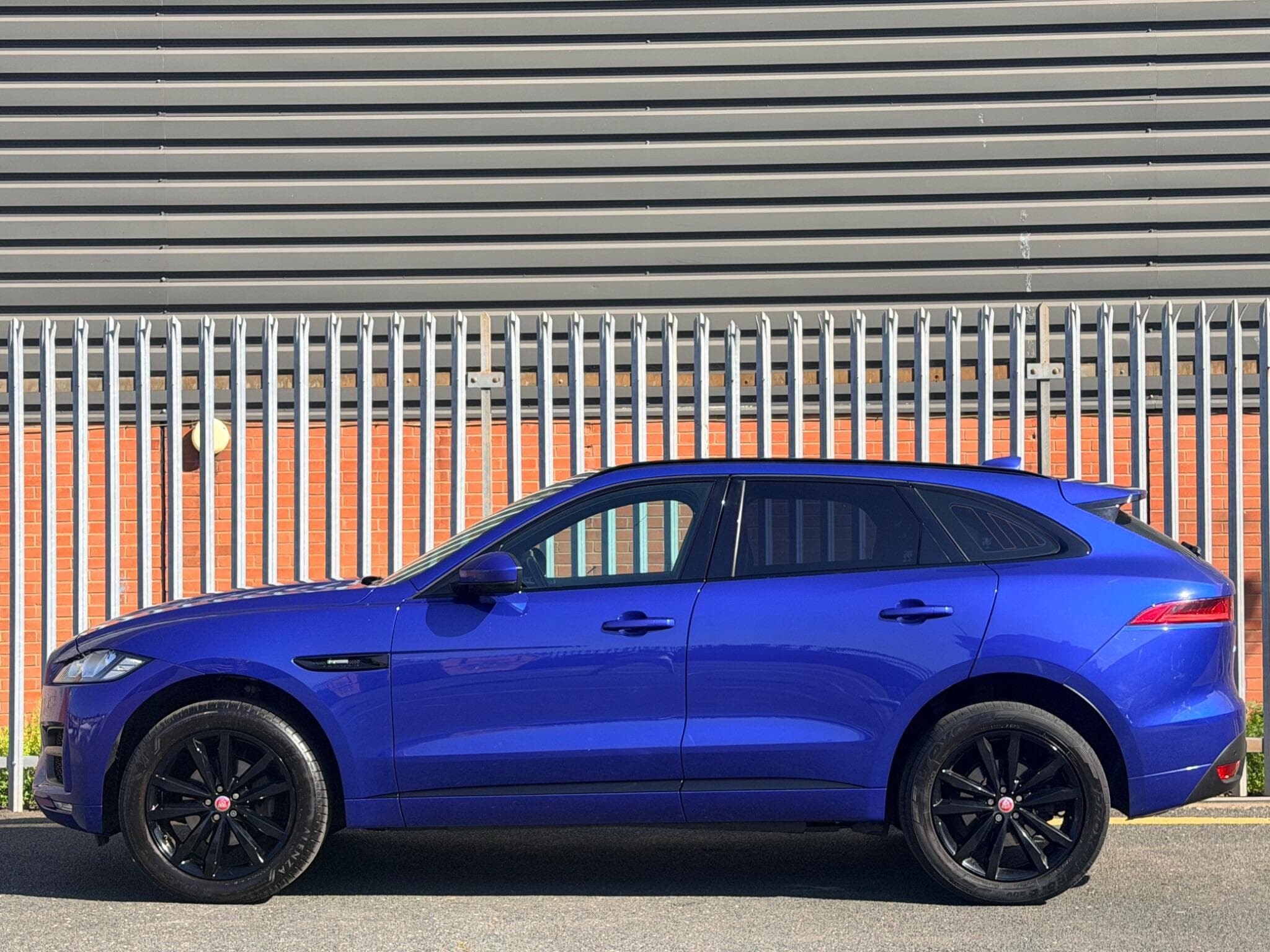 2017 Jaguar F-PACE - Thumbnail 11