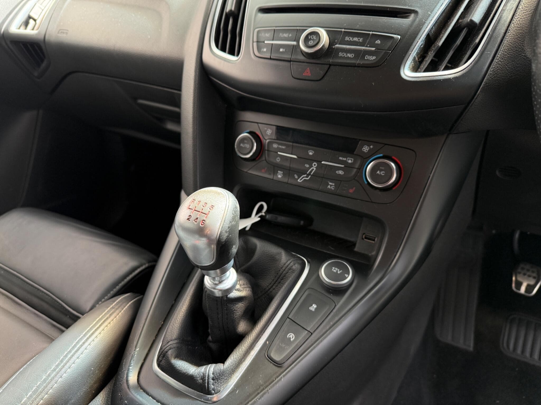 2016 Ford Focus - Thumbnail 12