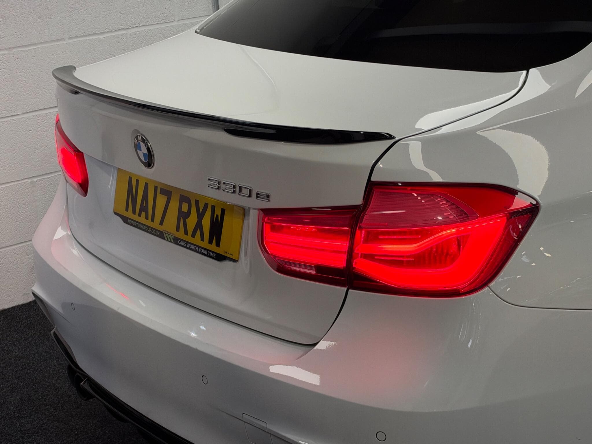 2017 BMW 3 Series - Thumbnail 38
