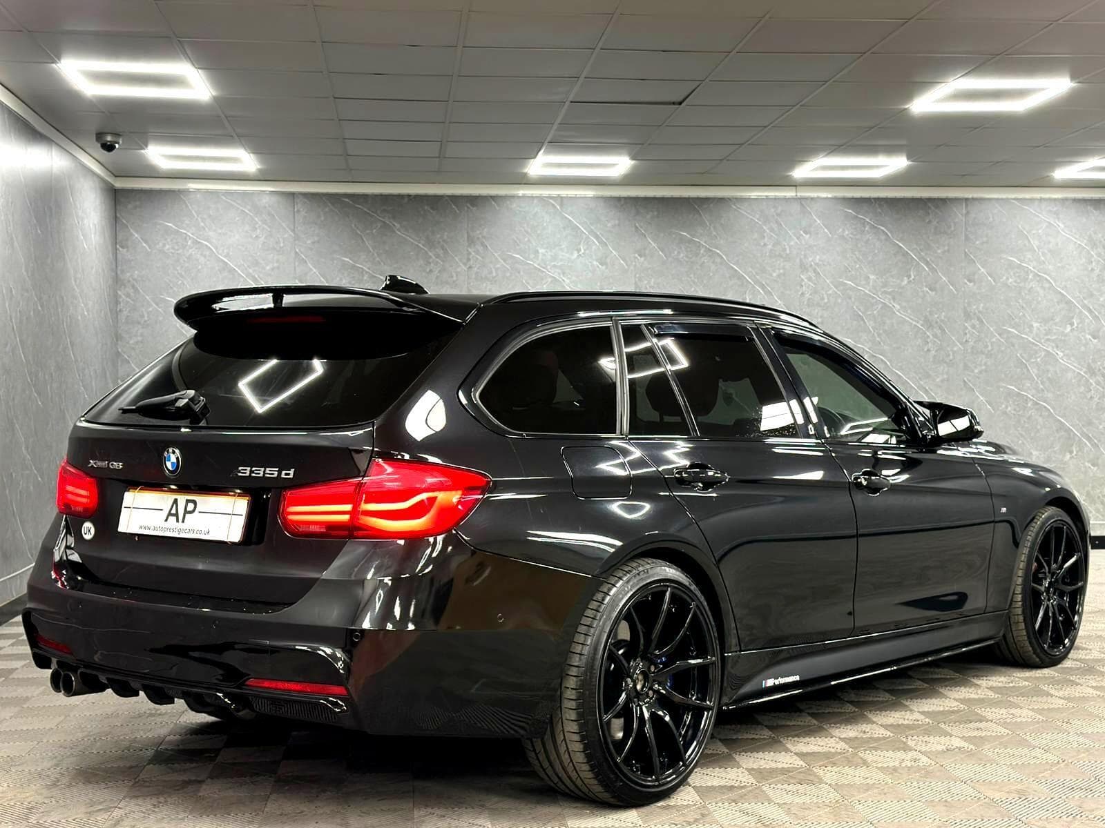 2015 BMW 3 Series - Thumbnail 37