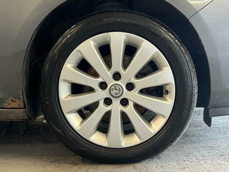 2012 Vauxhall Astra - Thumbnail 17