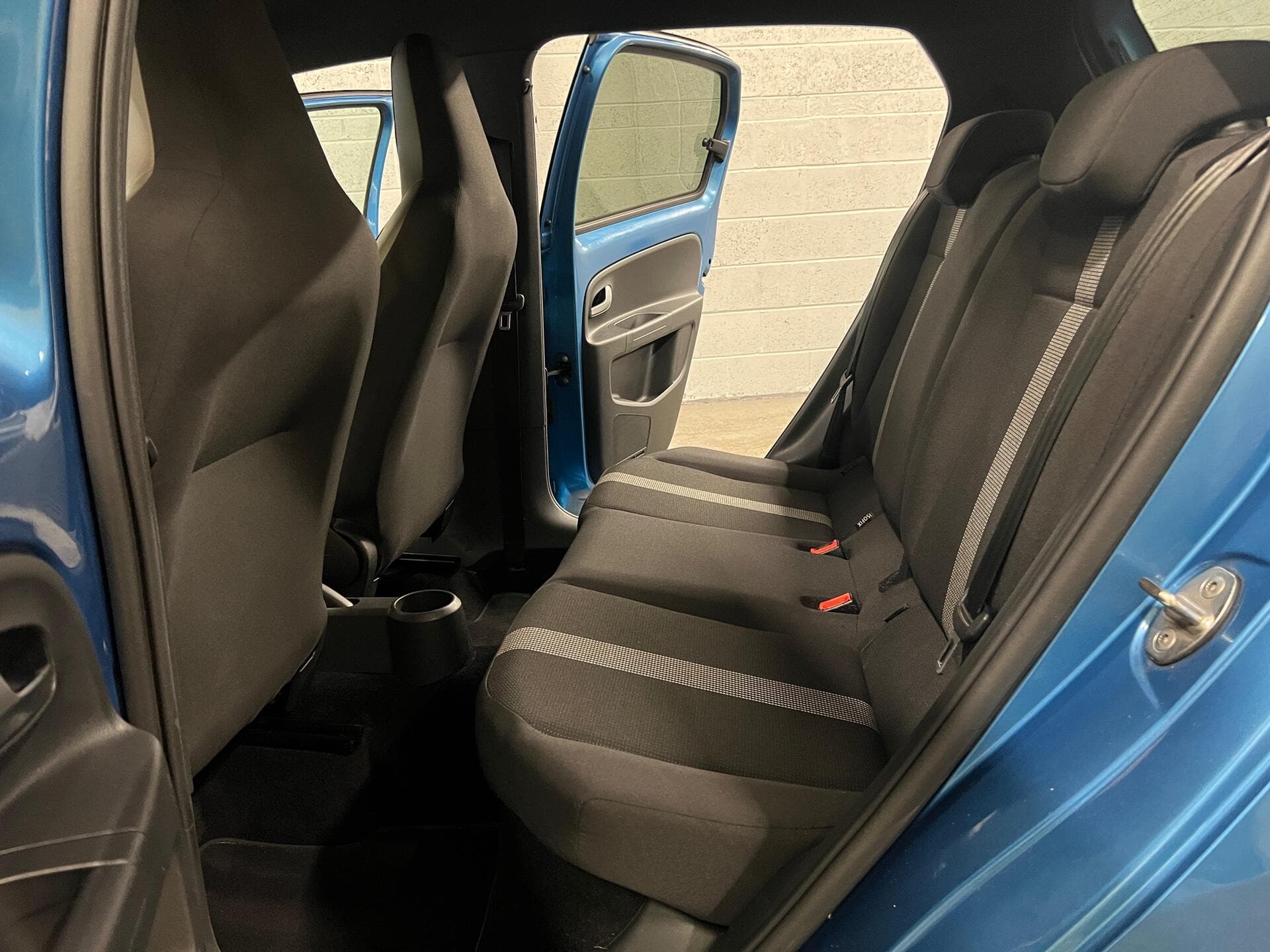 2017 Volkswagen up! - Thumbnail 38