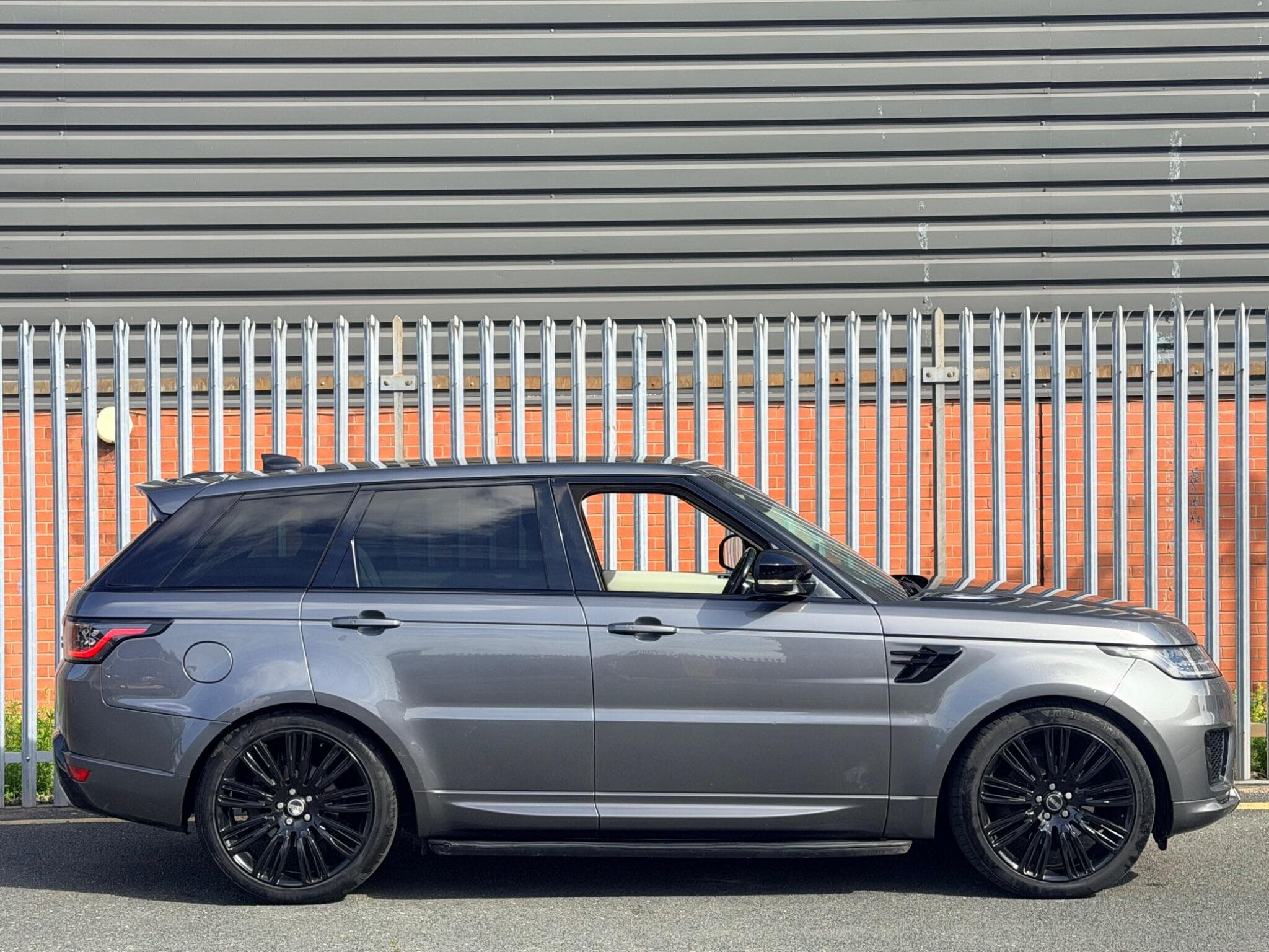 2018 Land Rover Range Rover Sport - Thumbnail 2