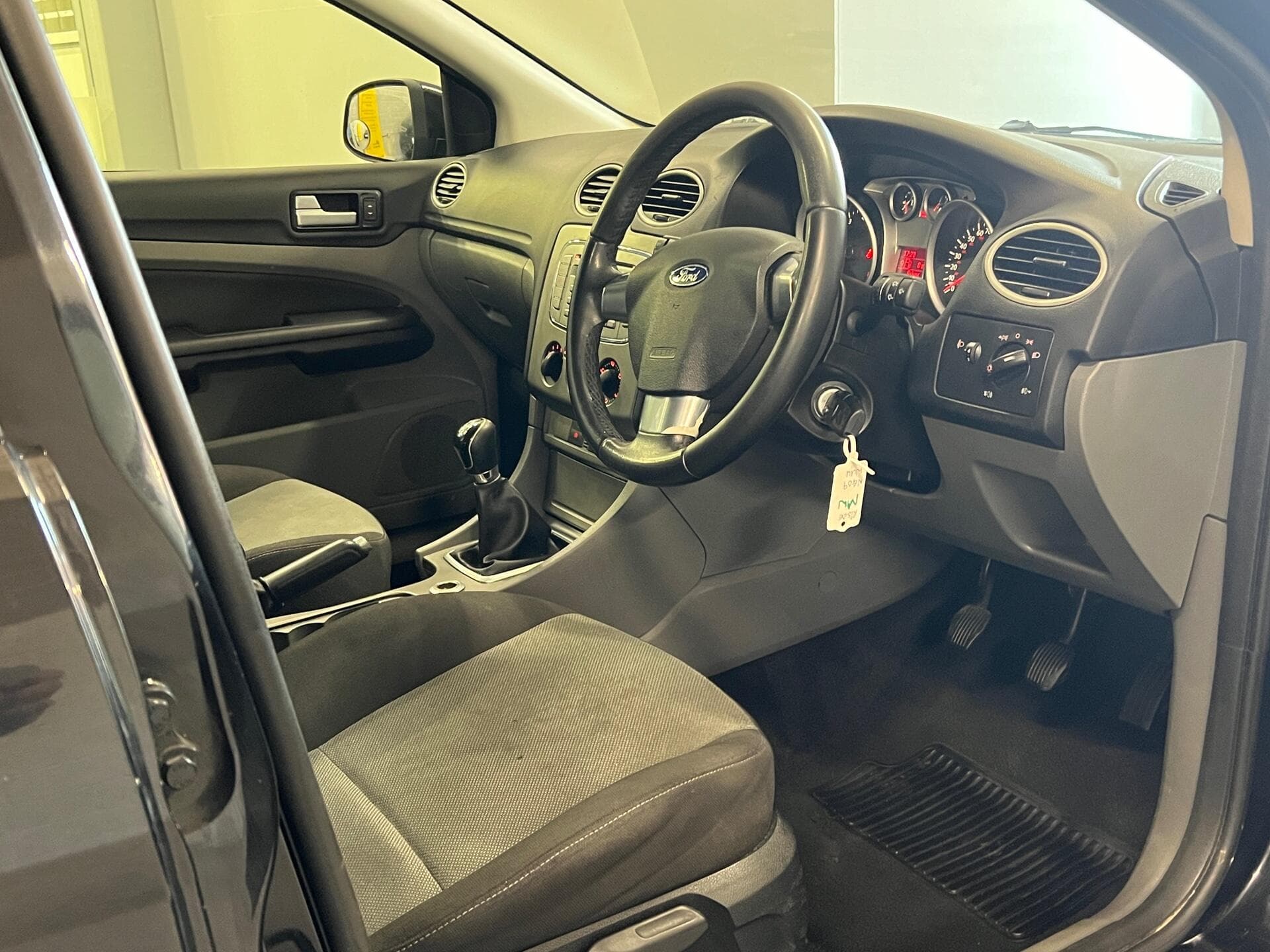 2009 Ford Focus - Thumbnail 16