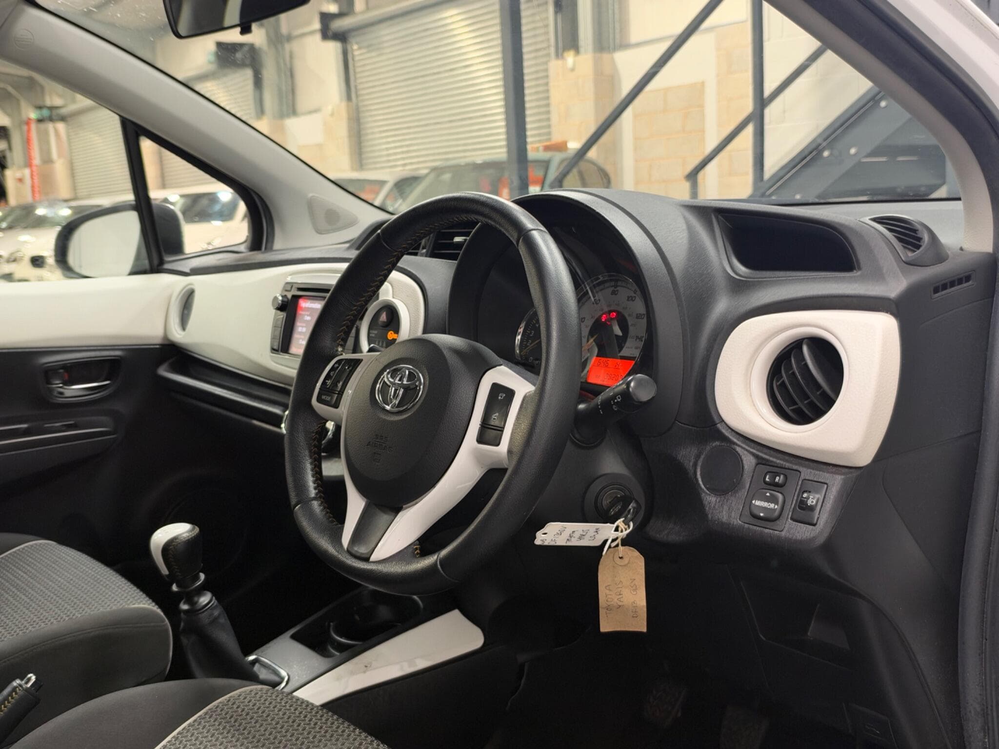 2013 Toyota Yaris - Thumbnail 17