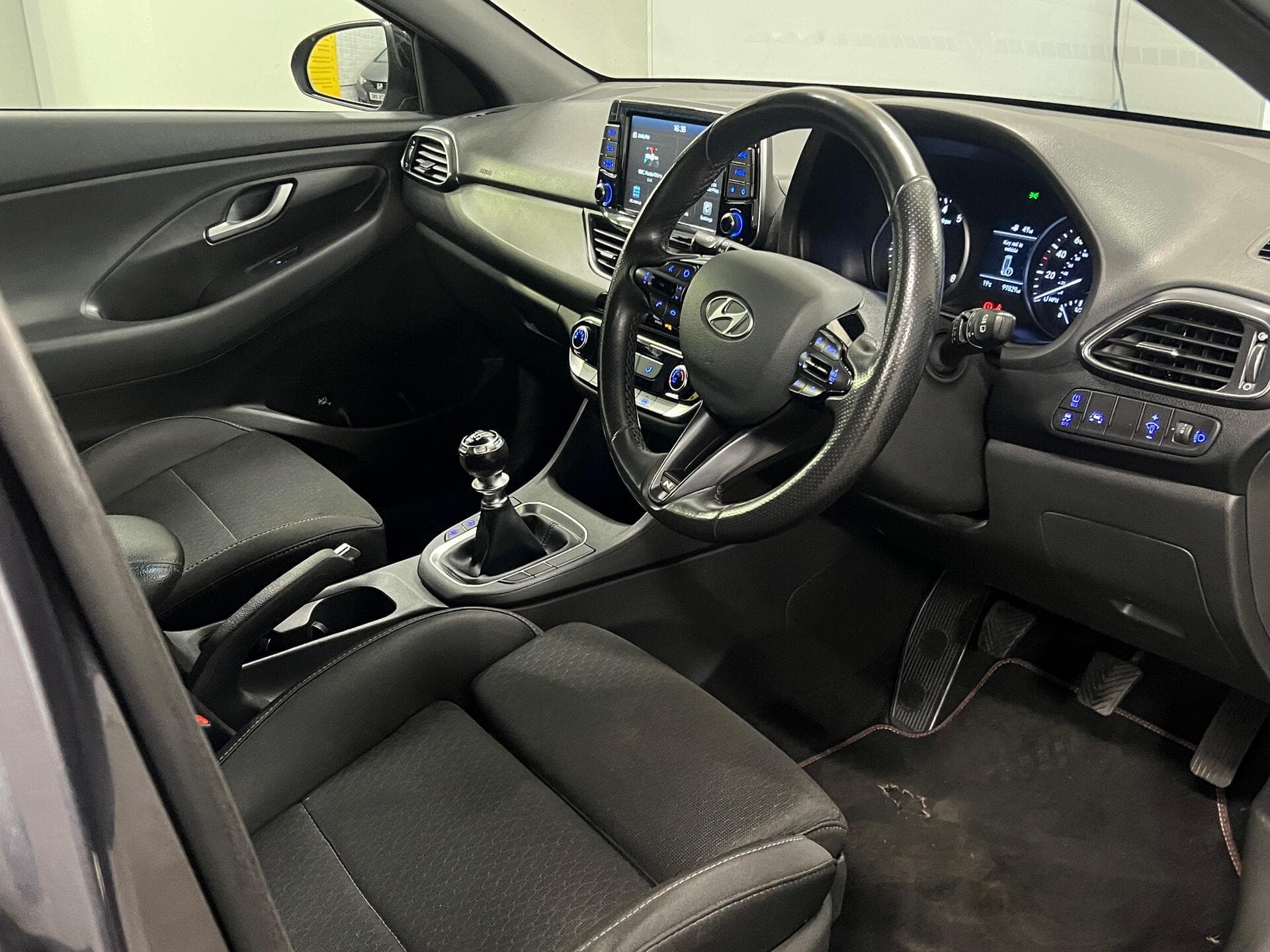 2019 Hyundai i30 - Thumbnail 32