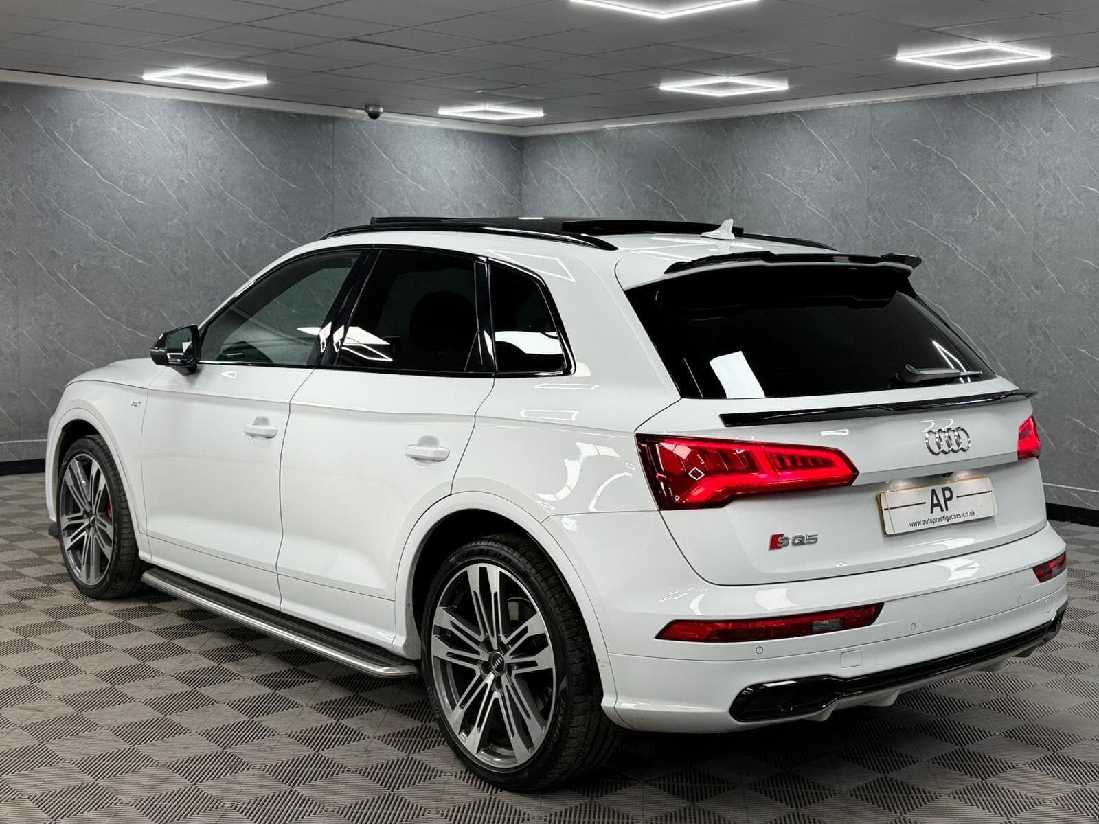 2018 Audi SQ5 - Thumbnail 19