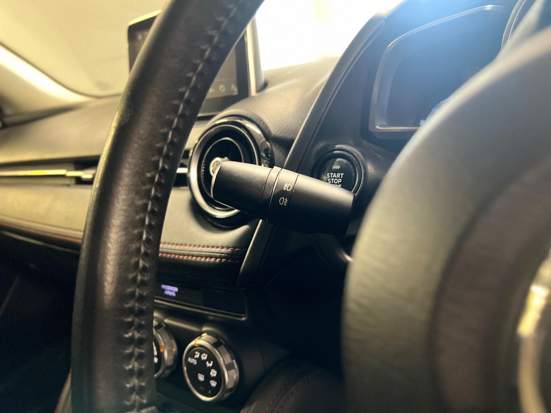 2016 Mazda Mazda2 - Thumbnail 30