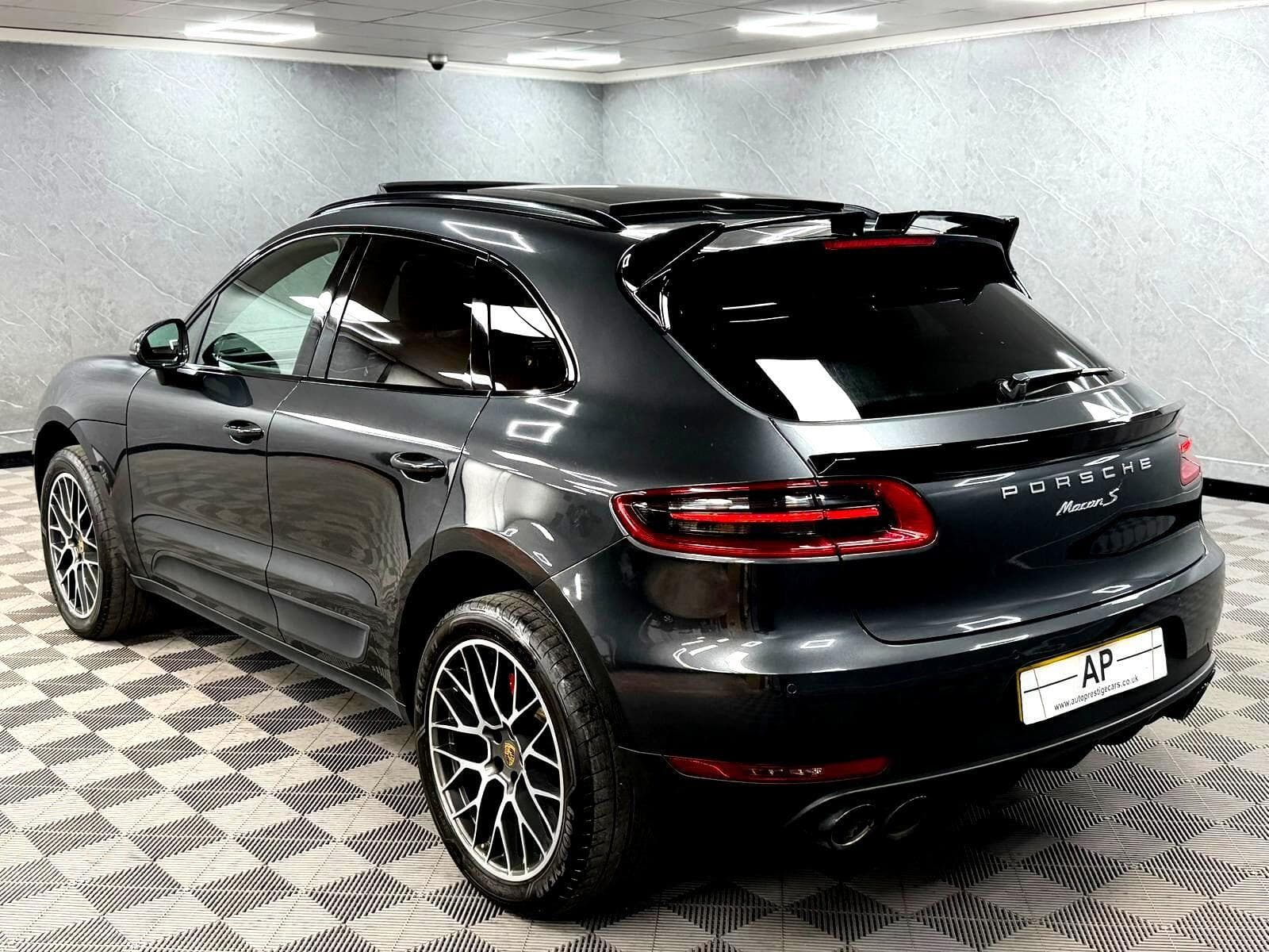 2017 Porsche Macan - Thumbnail 16
