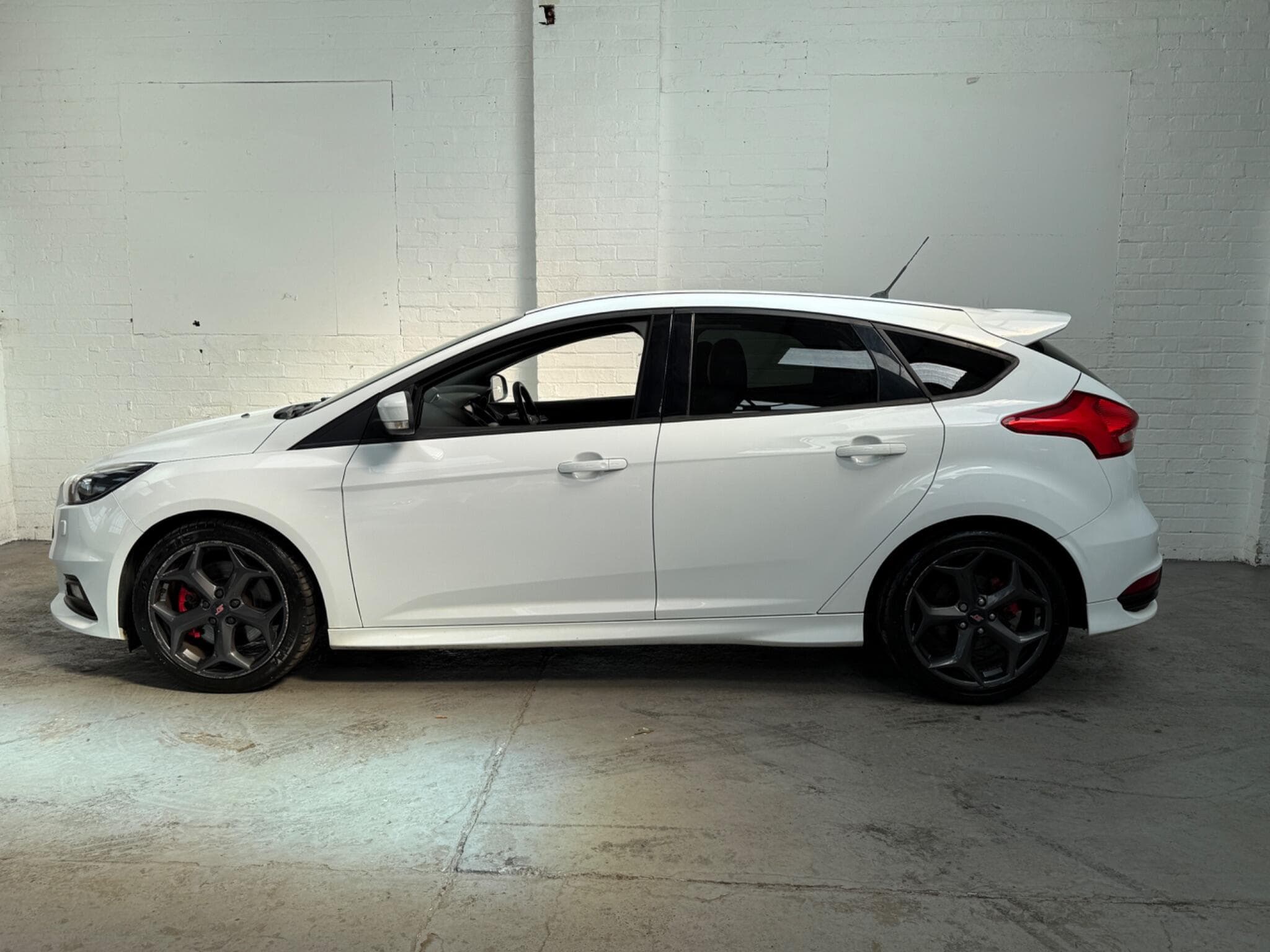 2016 Ford Focus - Thumbnail 6