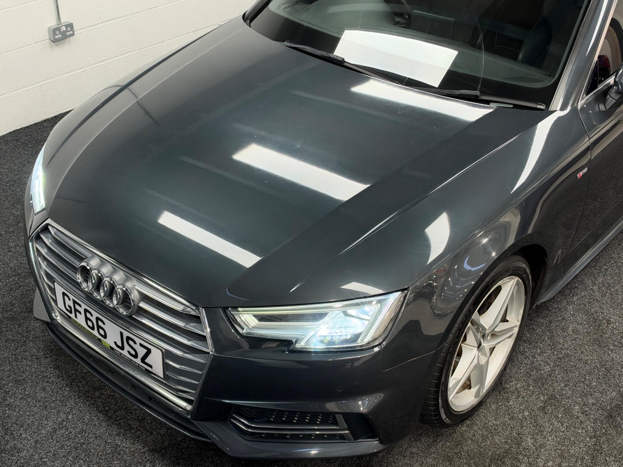 2016 Audi A4 - Thumbnail 5