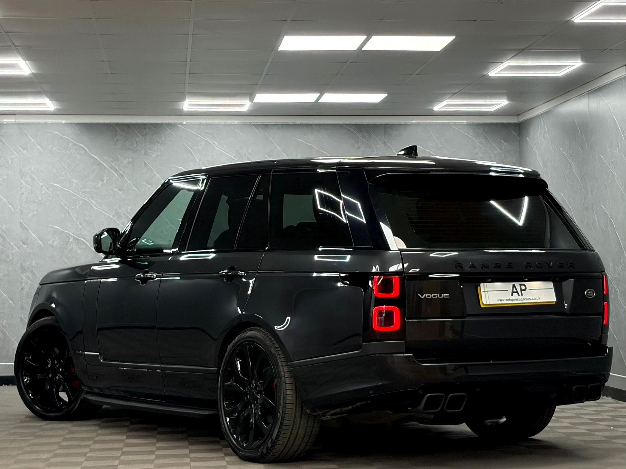 2018 Land Rover Range Rover - Image 4