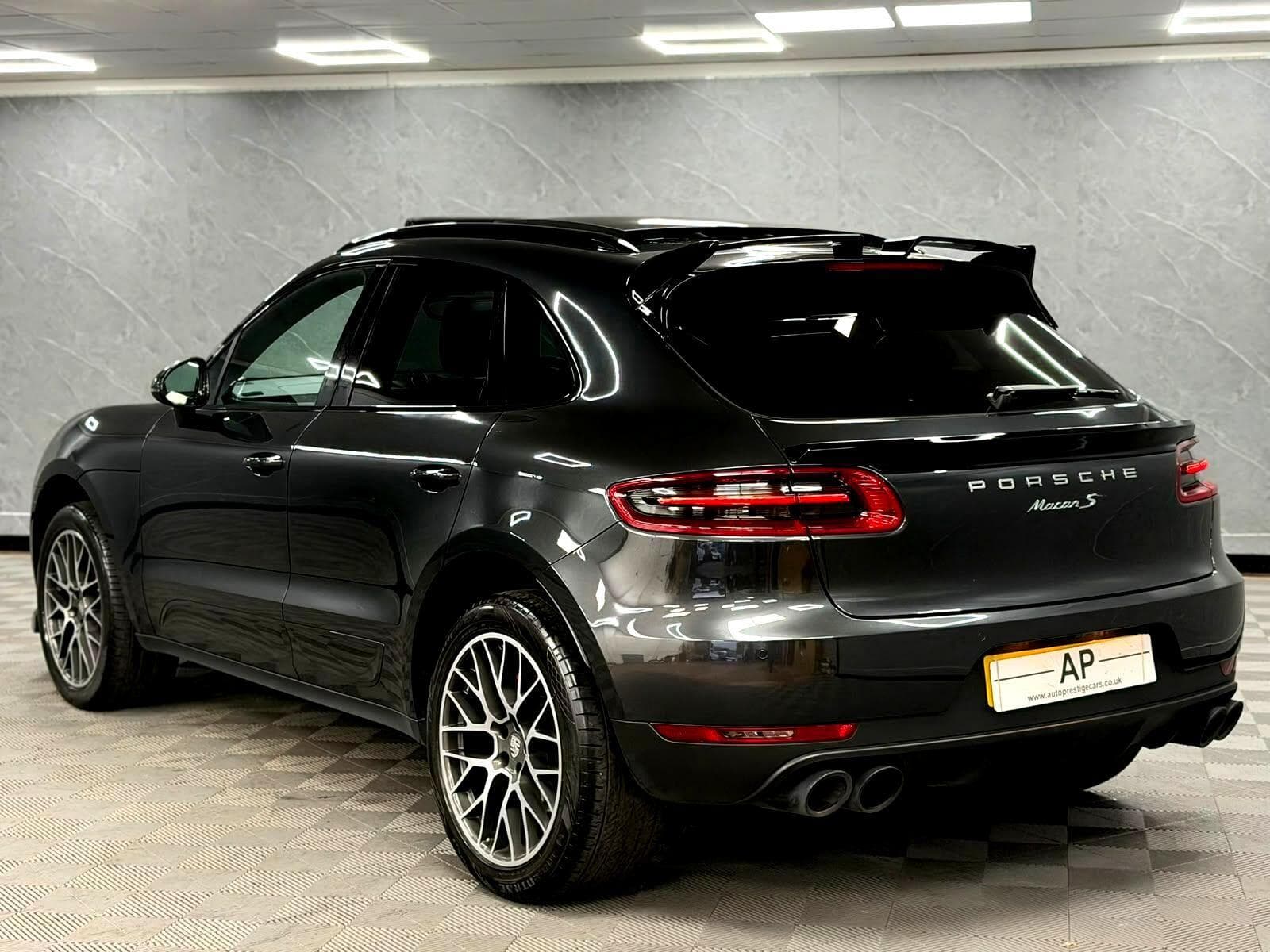2017 Porsche Macan - Thumbnail 24