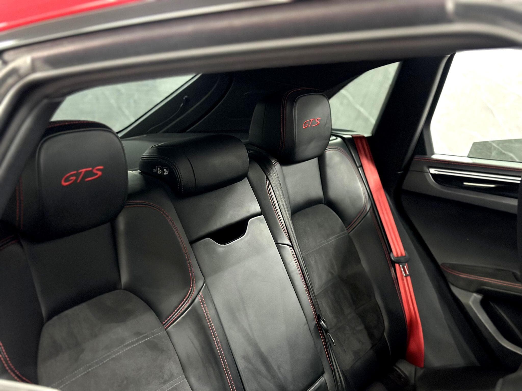 2016 Porsche Macan - Thumbnail 40