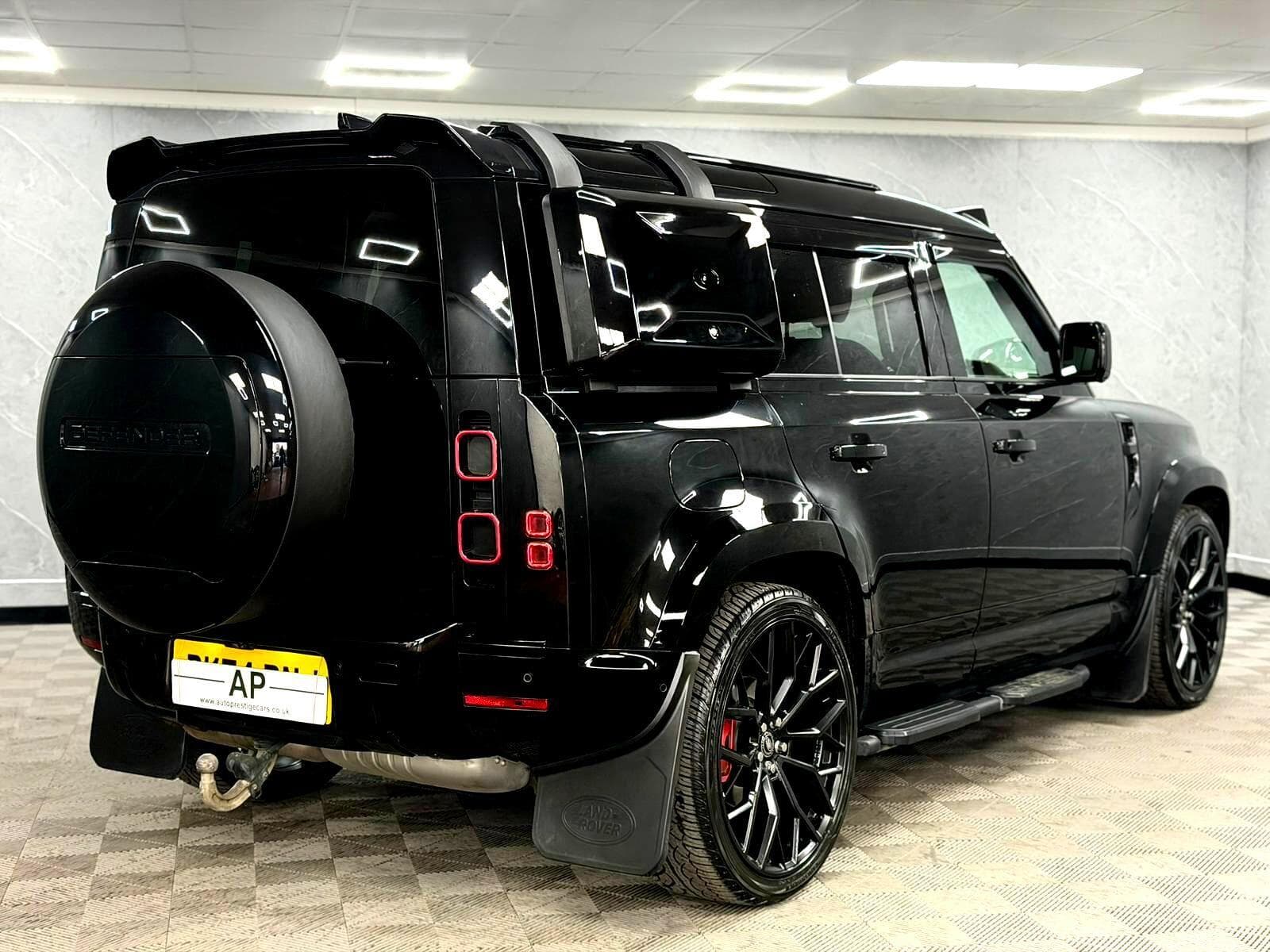 2024 Land Rover Defender 110 - Thumbnail 26